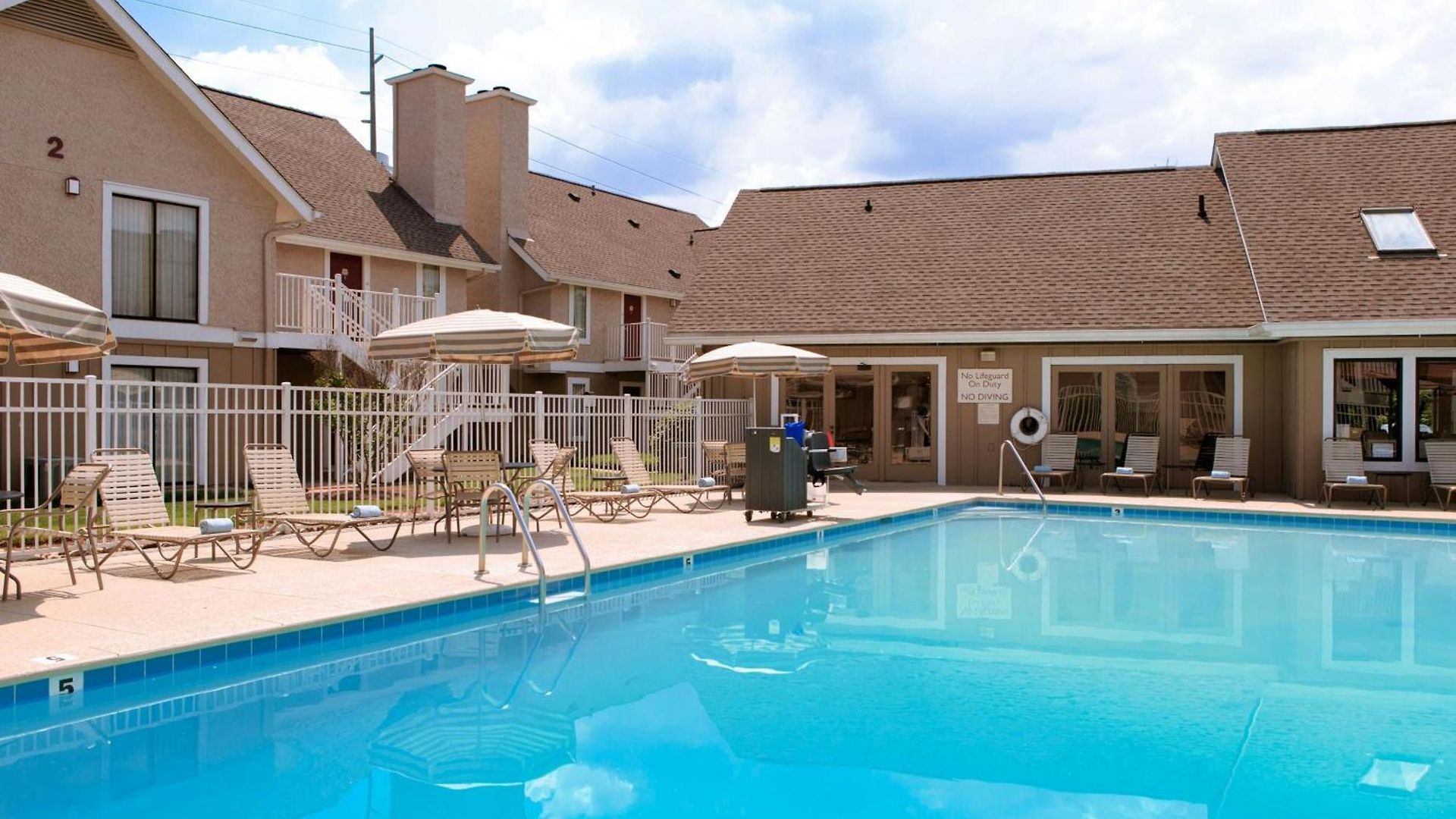 By Marriott Airport Hotel 3*