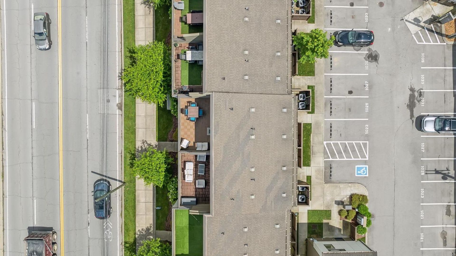 Holiday home Spacious 3-story Townhome W Rooftop & Views
