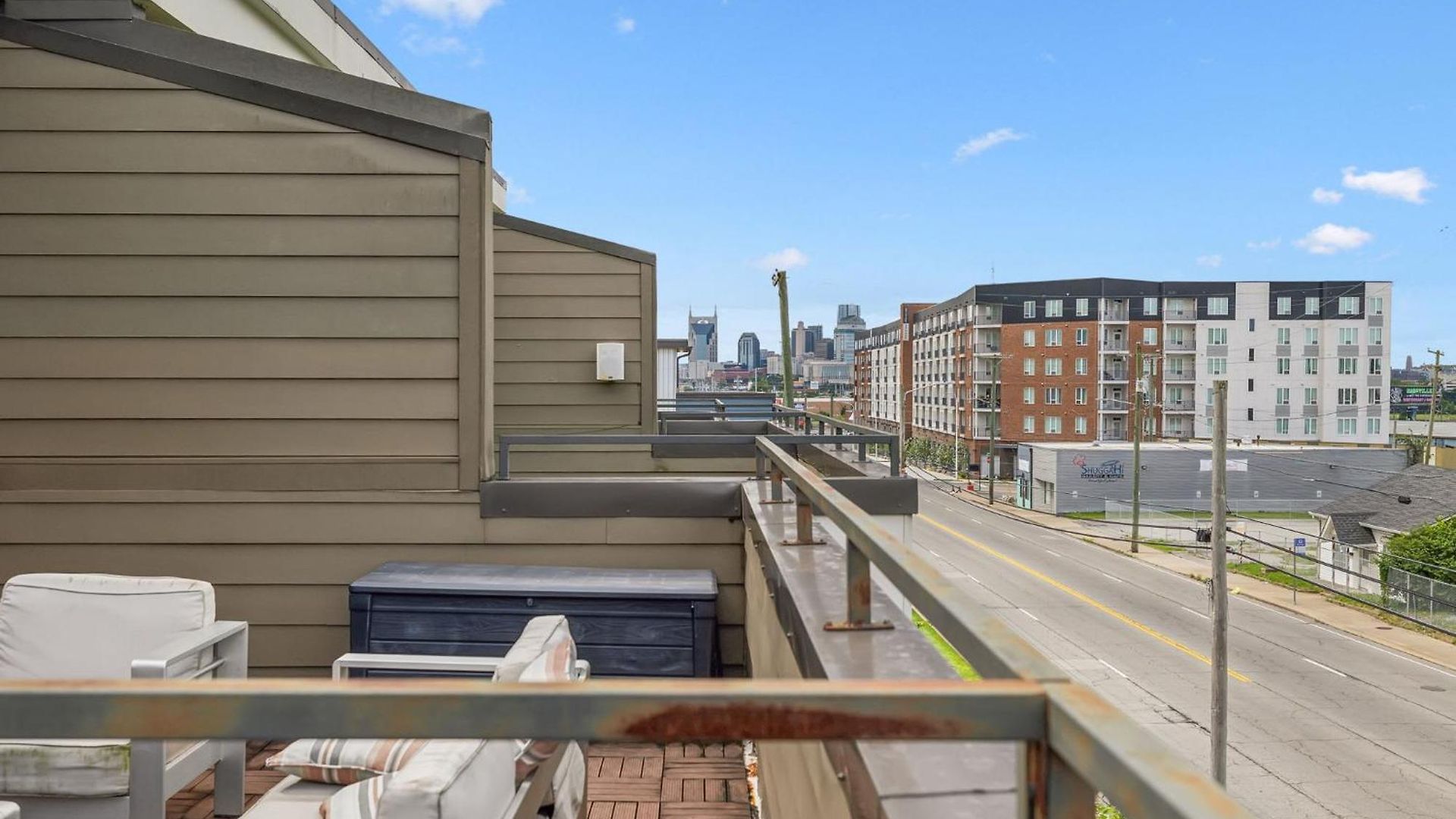 Spacious 3-story Townhome W Rooftop & Views Holiday home *