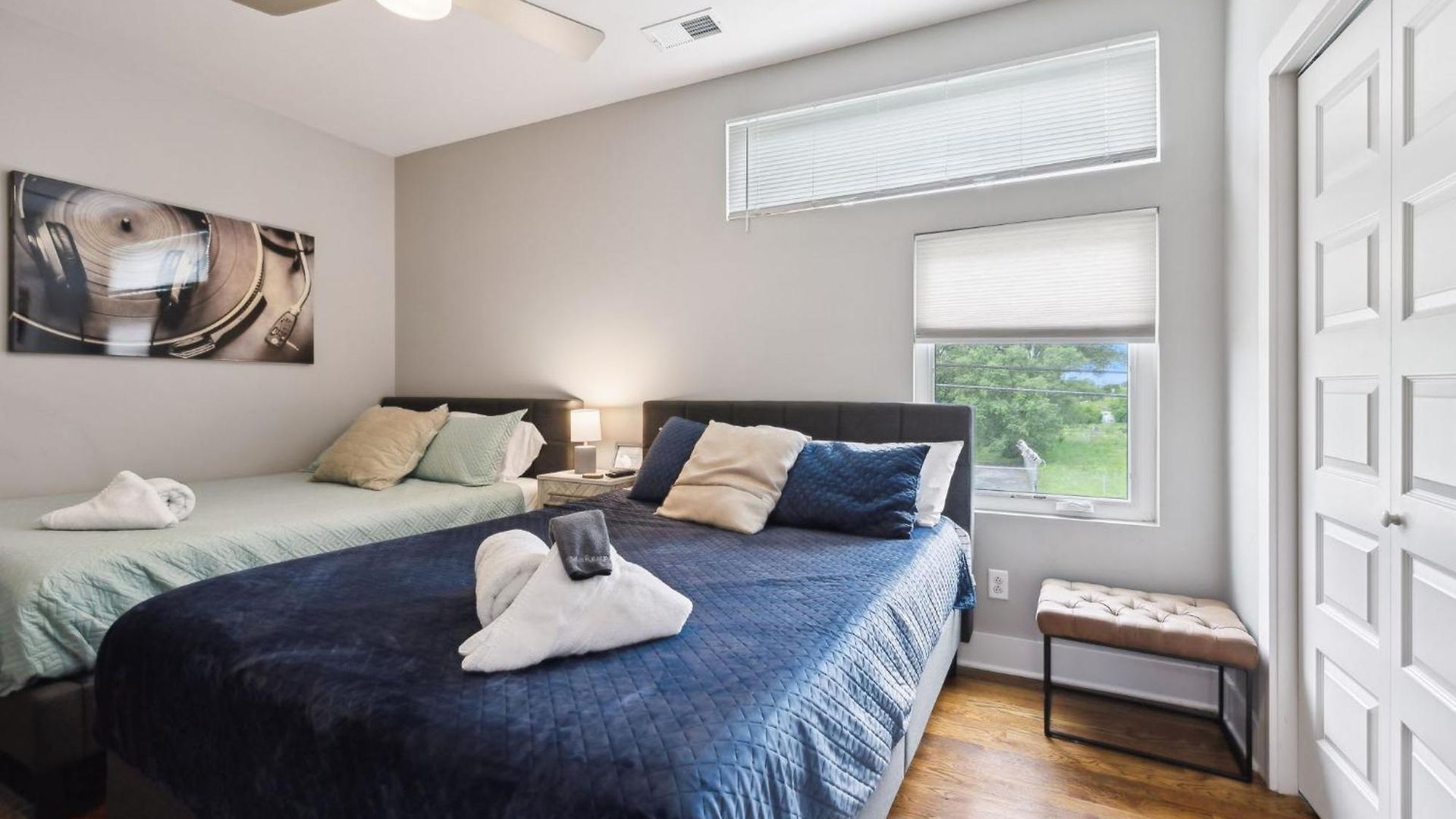 Spacious 3-story Townhome W Rooftop & Views *