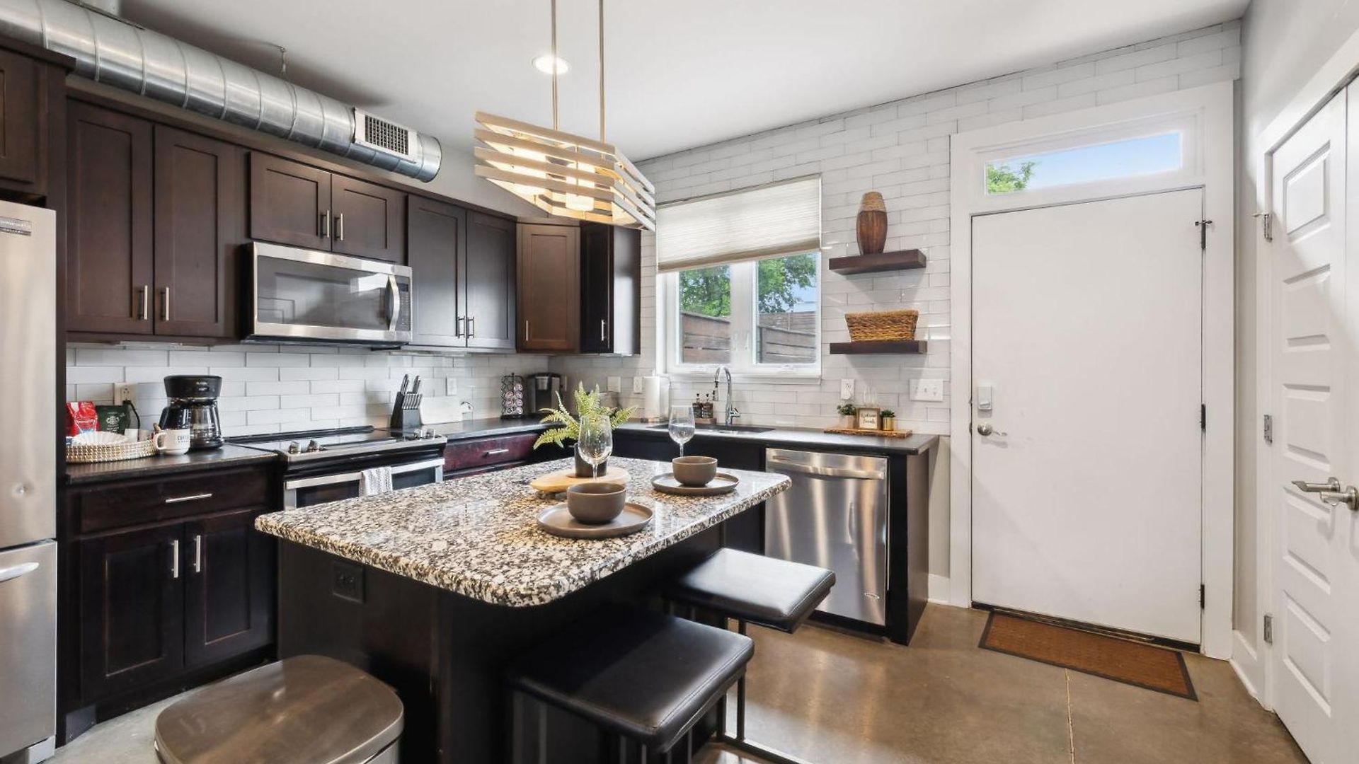 Holiday home Spacious 3-story Townhome W Rooftop & Views