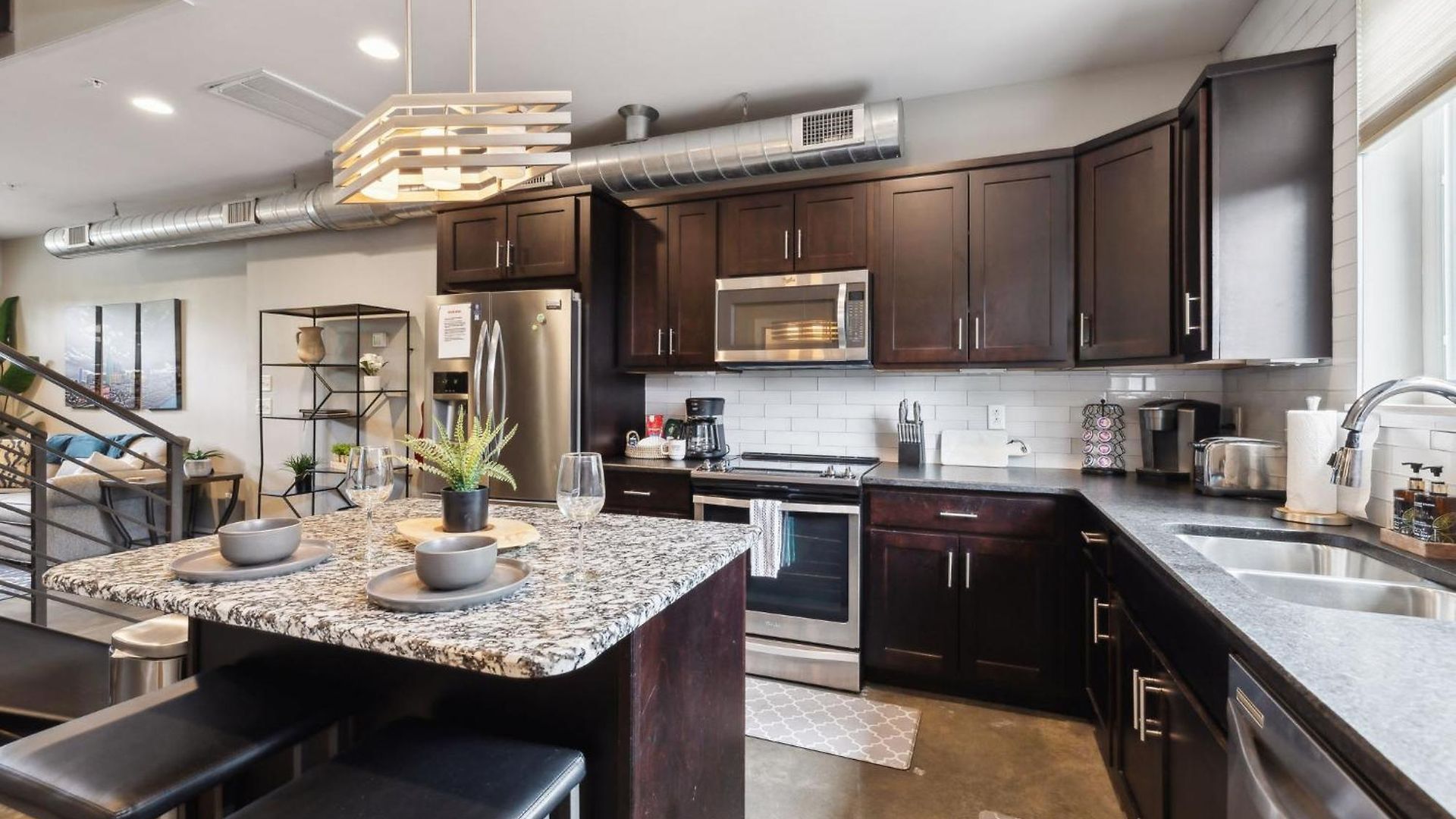 Holiday home Spacious 3-story Townhome W Rooftop & Views *