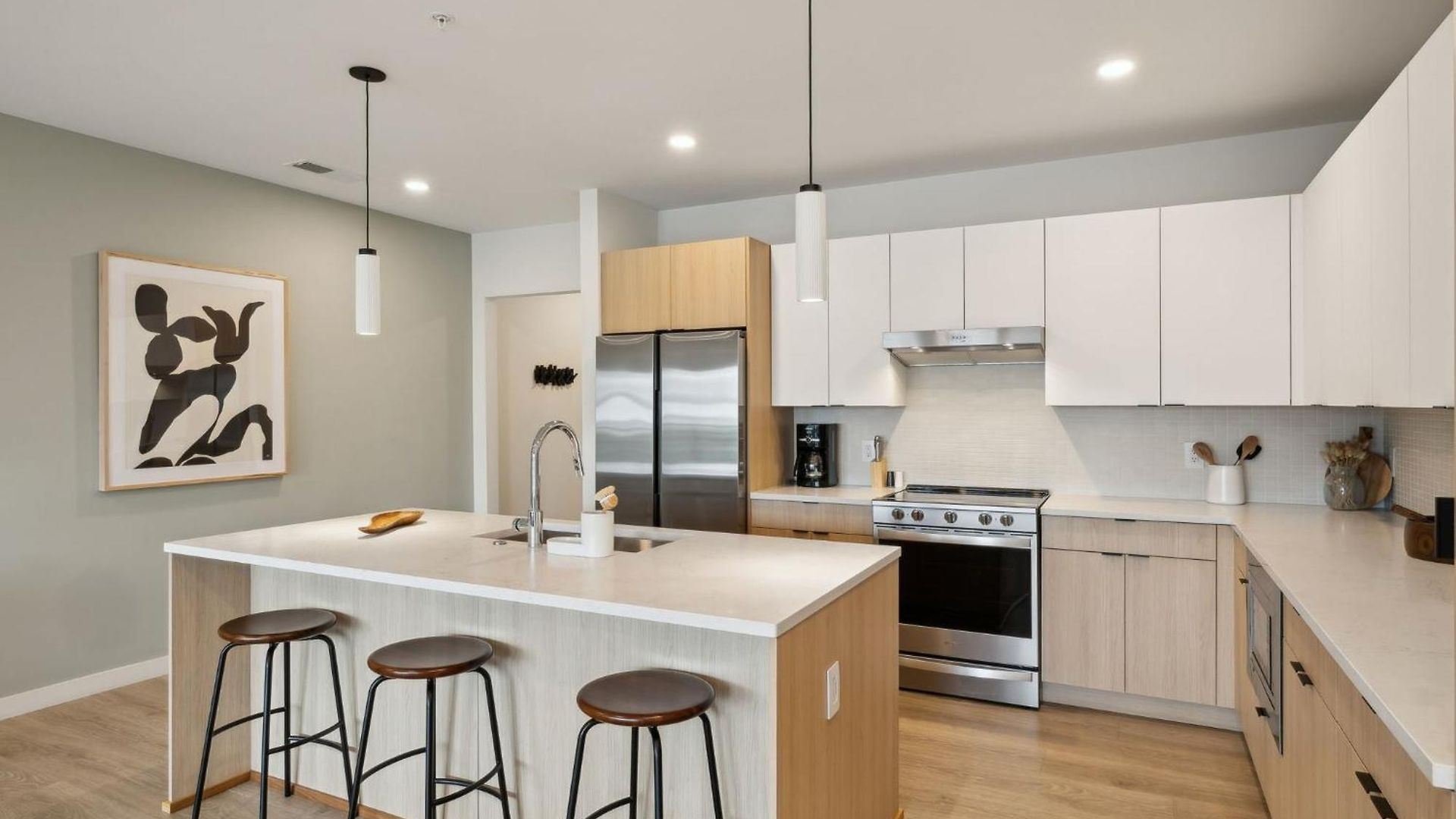 Apartment Skyline Nights Downtown Nash W/ Views, Pool, Gym *