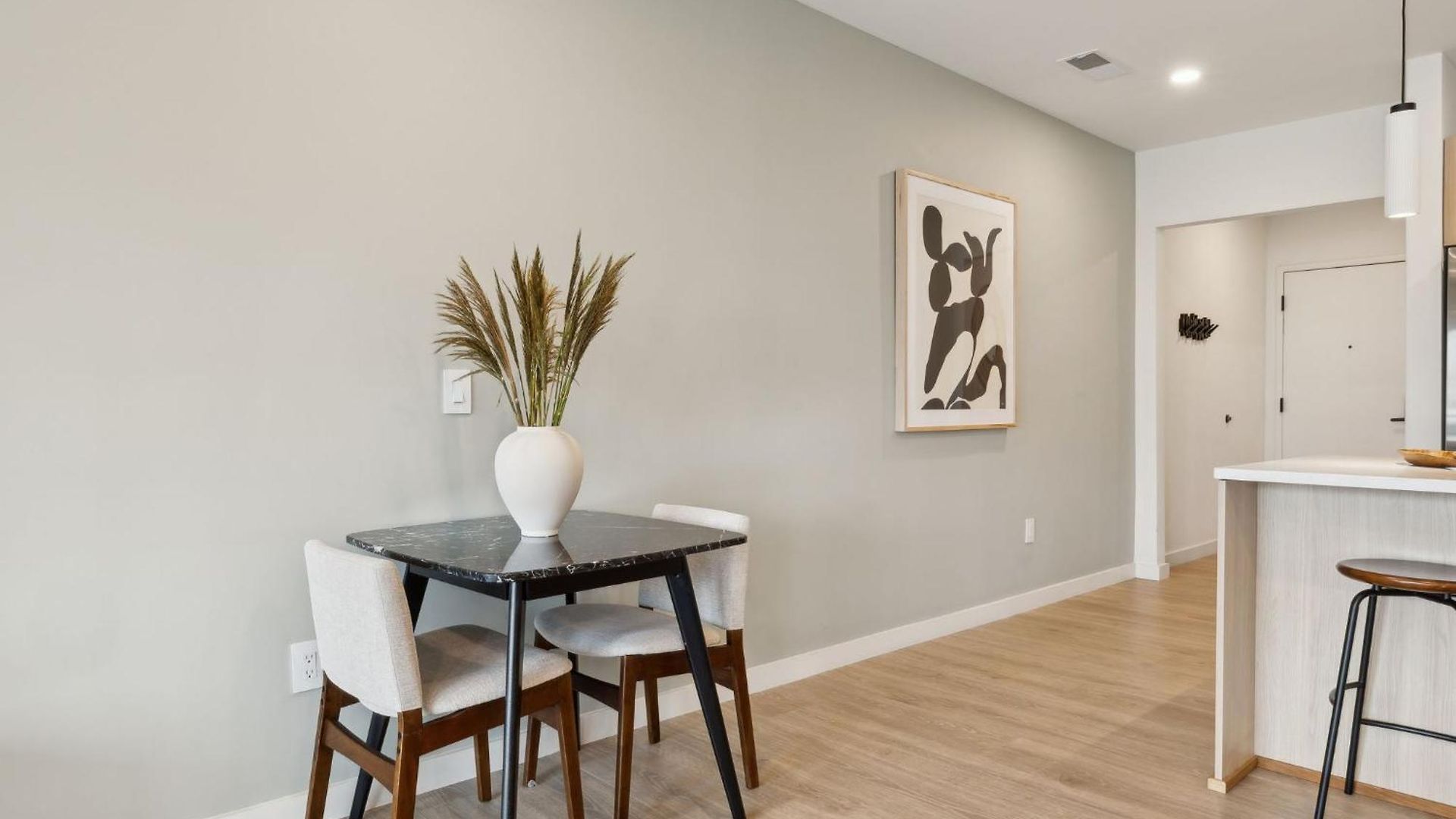 Skyline Nights Downtown Nash W/ Views, Pool, Gym *