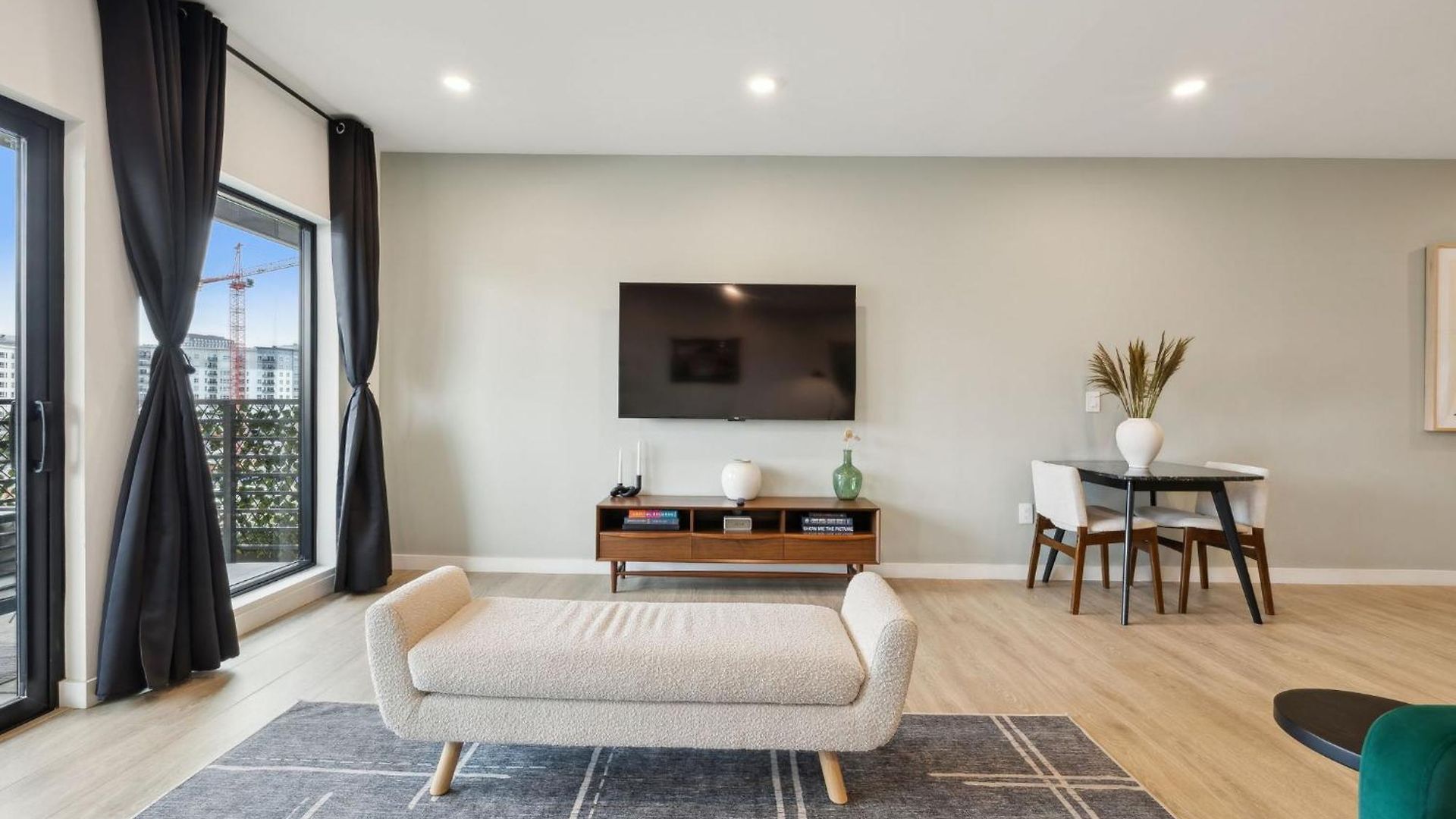 Skyline Nights Downtown Nash W/ Views, Pool, Gym Apartment Nashville