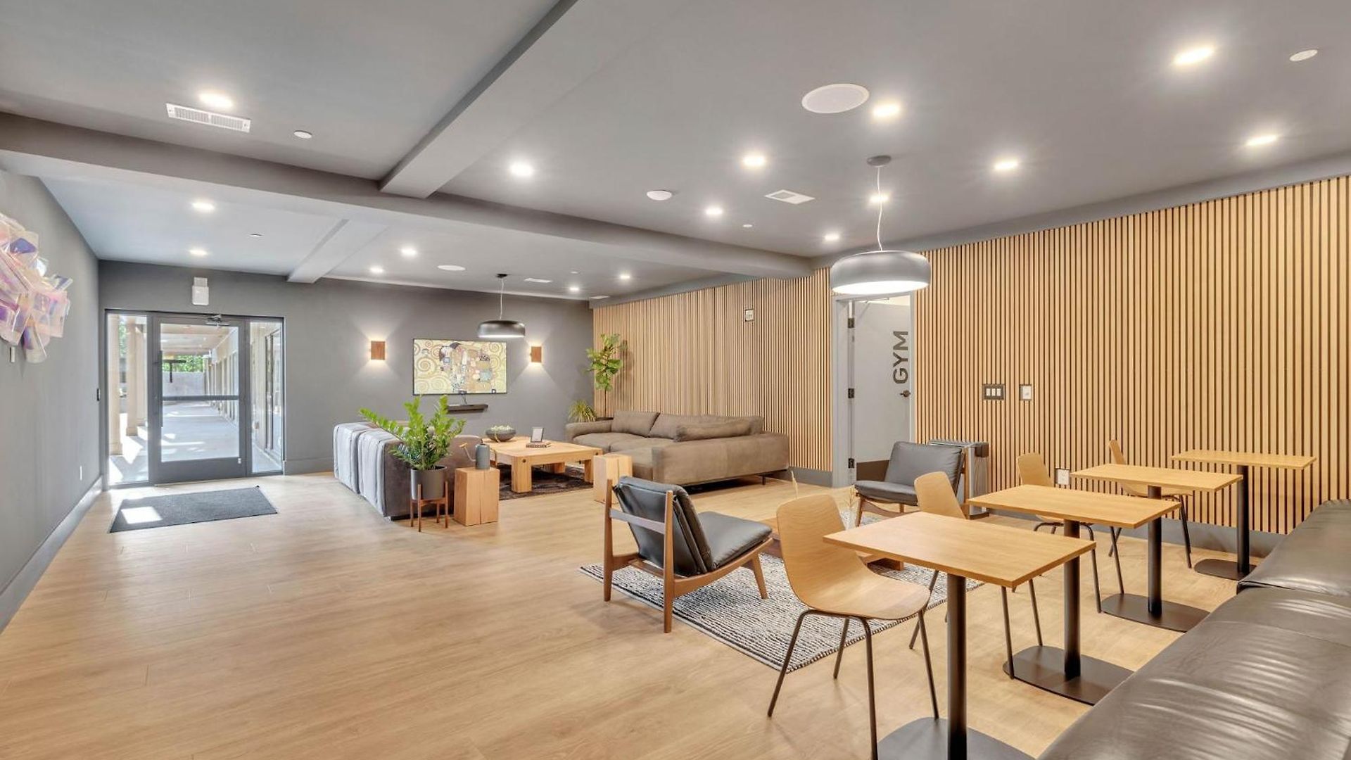 Rhythm & Rooftop Penthouse | Skyline Views | Pool *