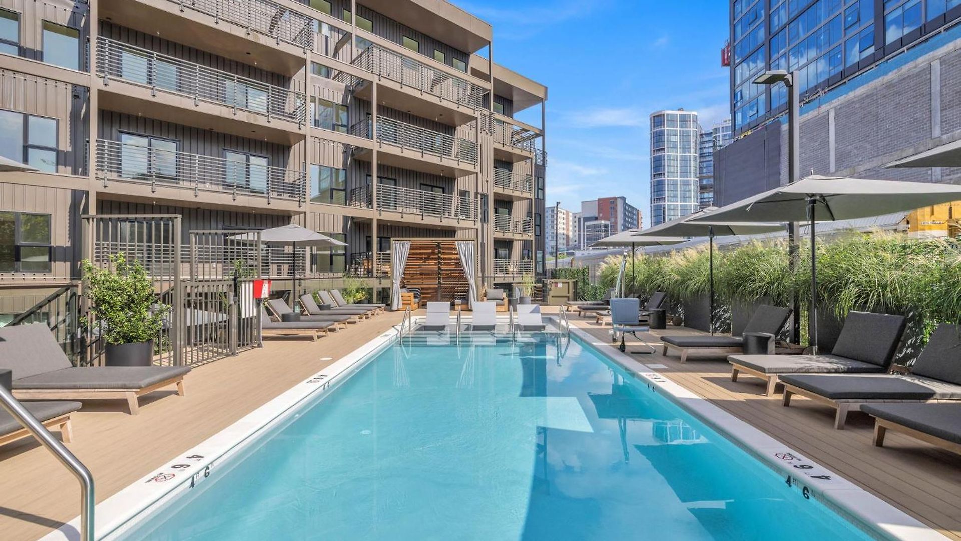 Rhythm & Rooftop Penthouse | Skyline Views | Pool *