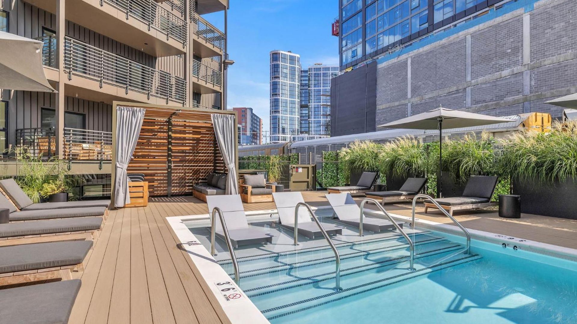 Rhythm & Rooftop Penthouse | Skyline Views | Pool * Nashville
