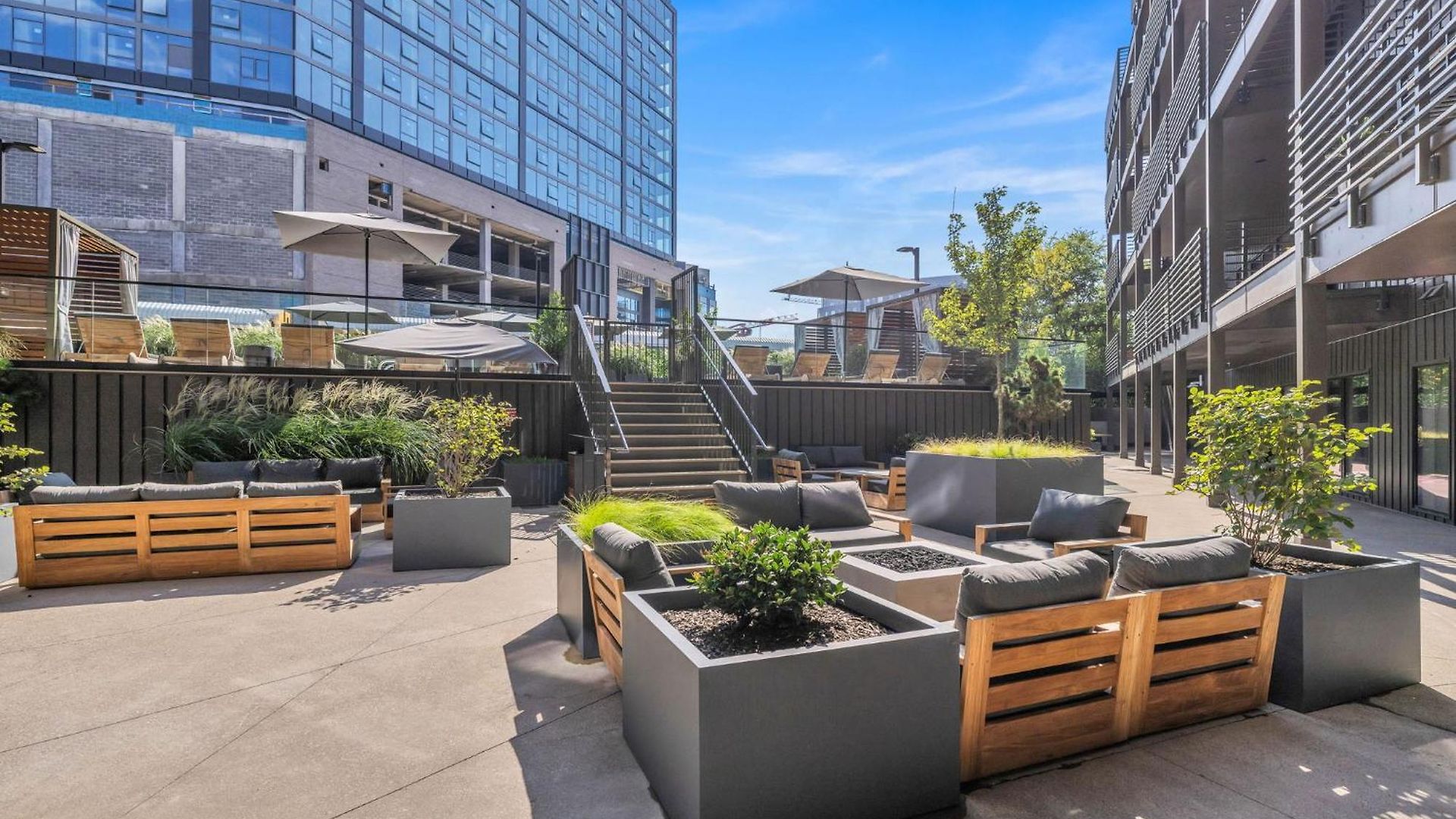 Rhythm & Rooftop Penthouse | Skyline Views | Pool * Nashville