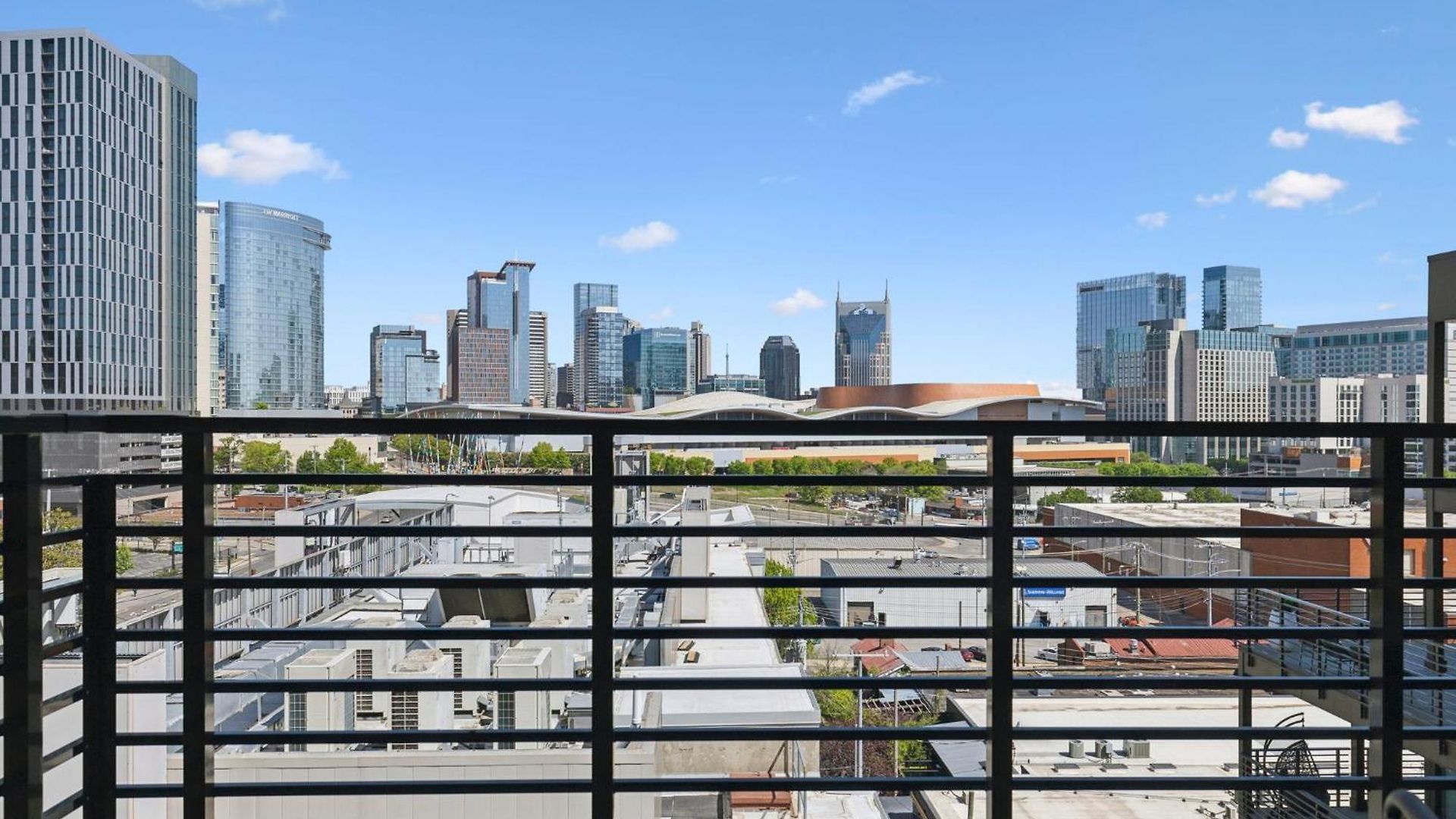 Rhythm & Rooftop Penthouse | Skyline Views | Pool Holiday home
