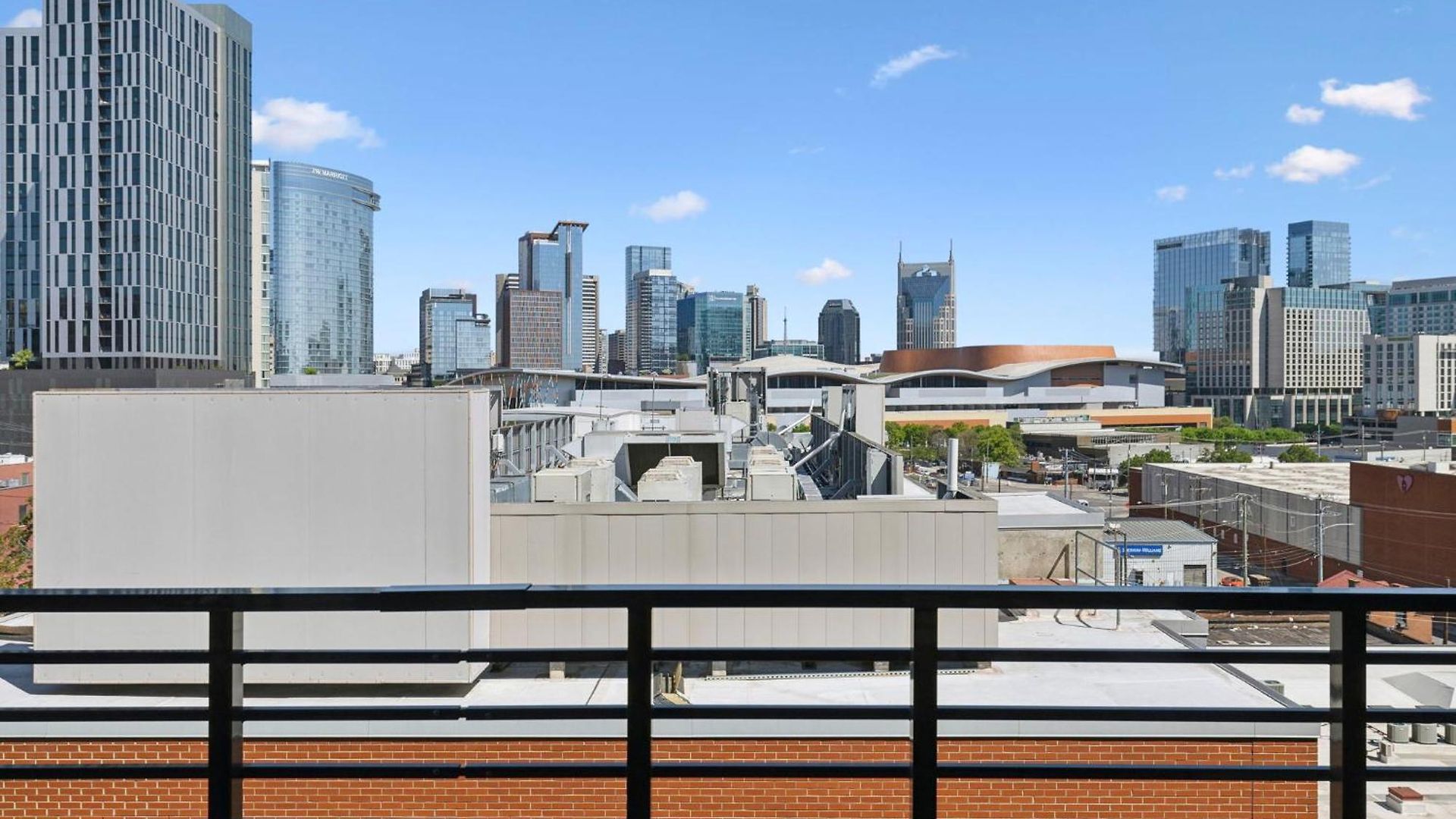 Rhythm & Rooftop Penthouse | Skyline Views | Pool Holiday home *
