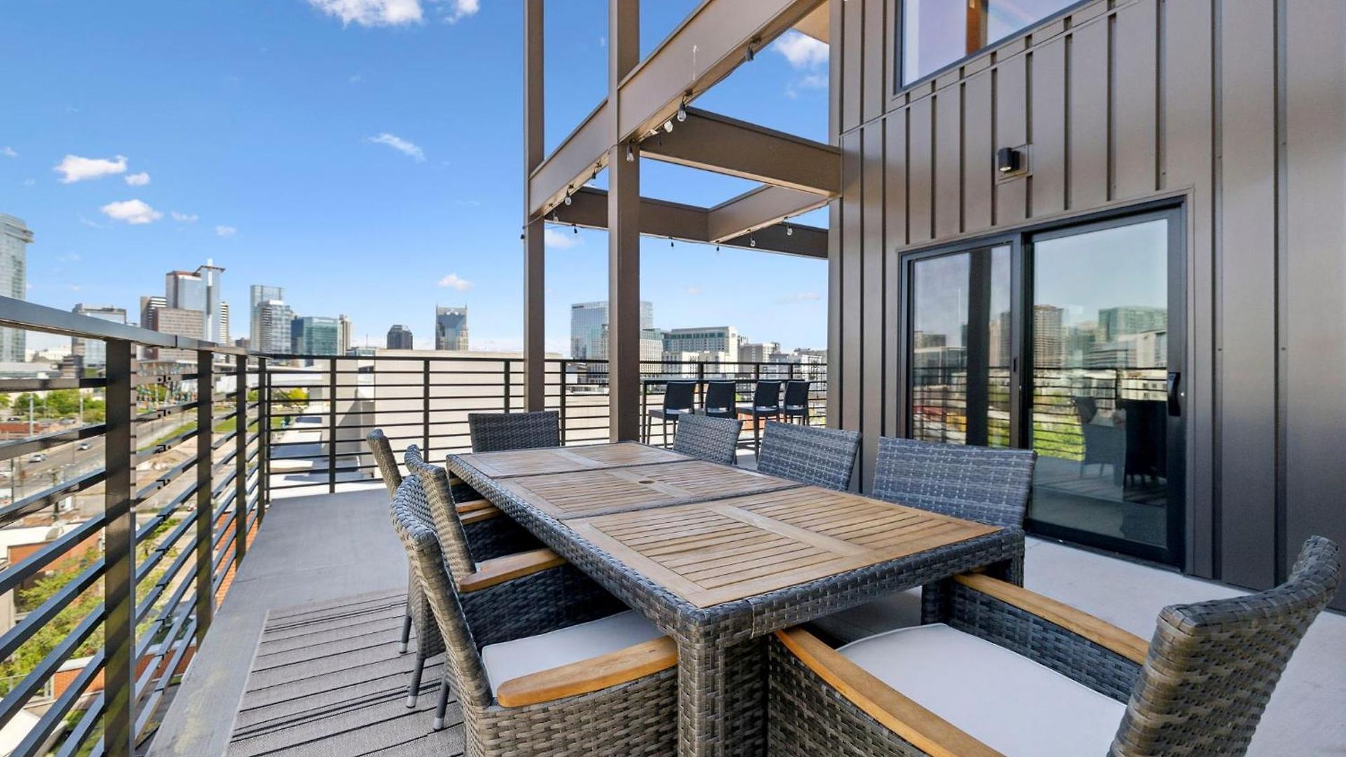 Rhythm & Rooftop Penthouse | Skyline Views | Pool *