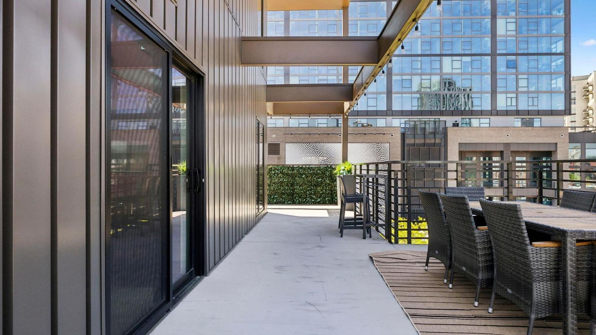 Rhythm & Rooftop Penthouse | Skyline Views | Pool Nashville