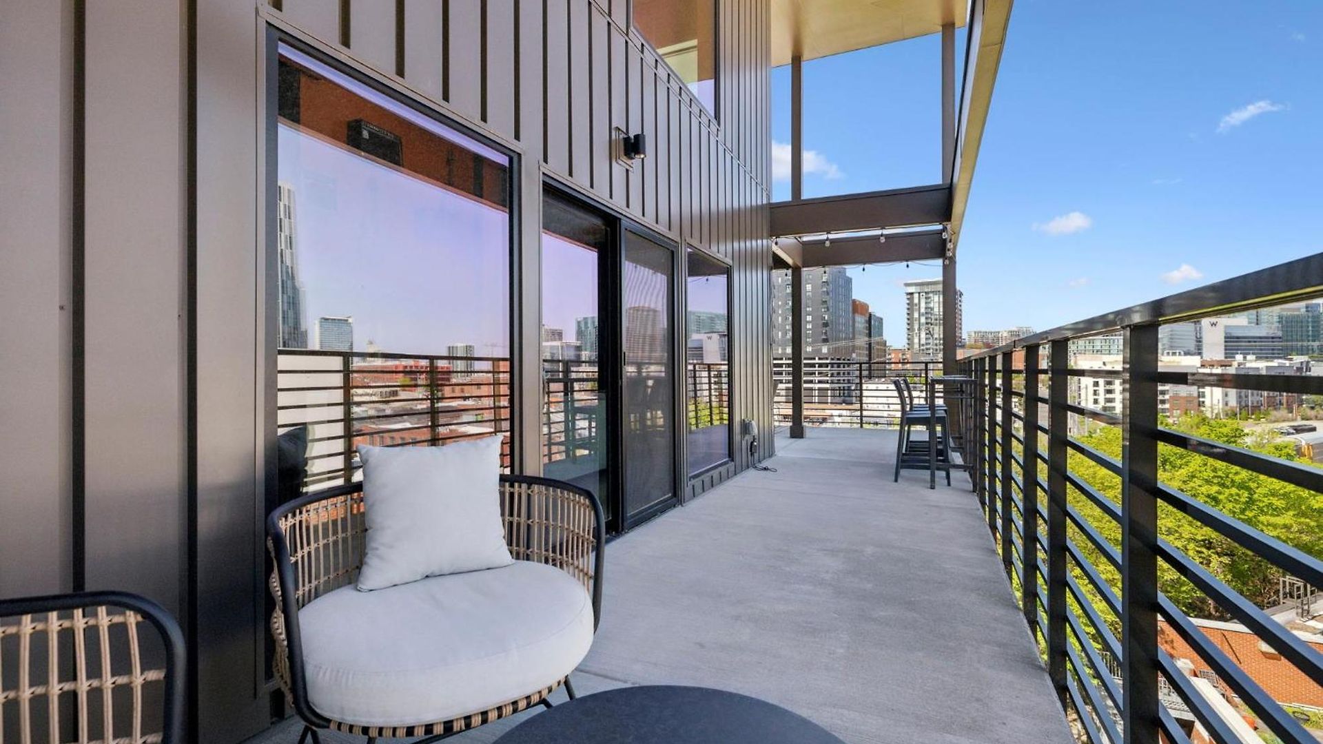 Rhythm & Rooftop Penthouse | Skyline Views | Pool * Nashville