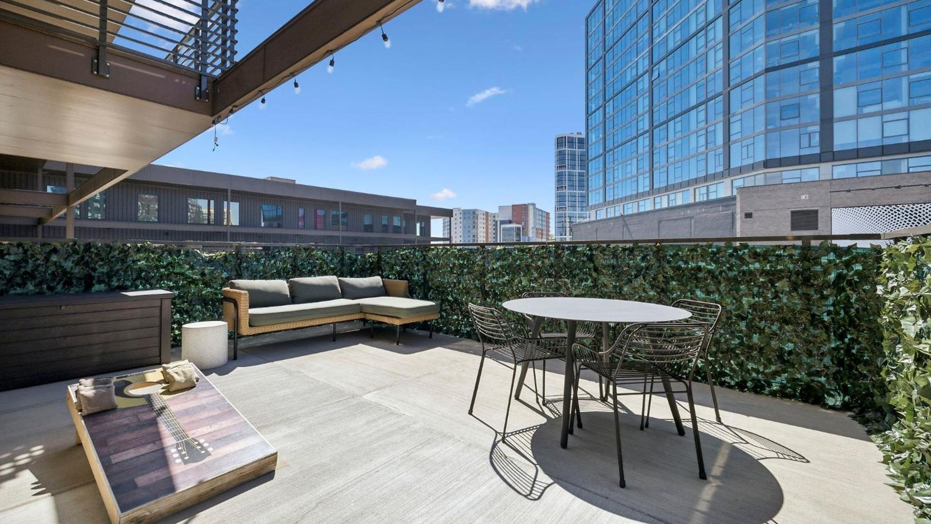 Rhythm & Rooftop Penthouse | Skyline Views | Pool