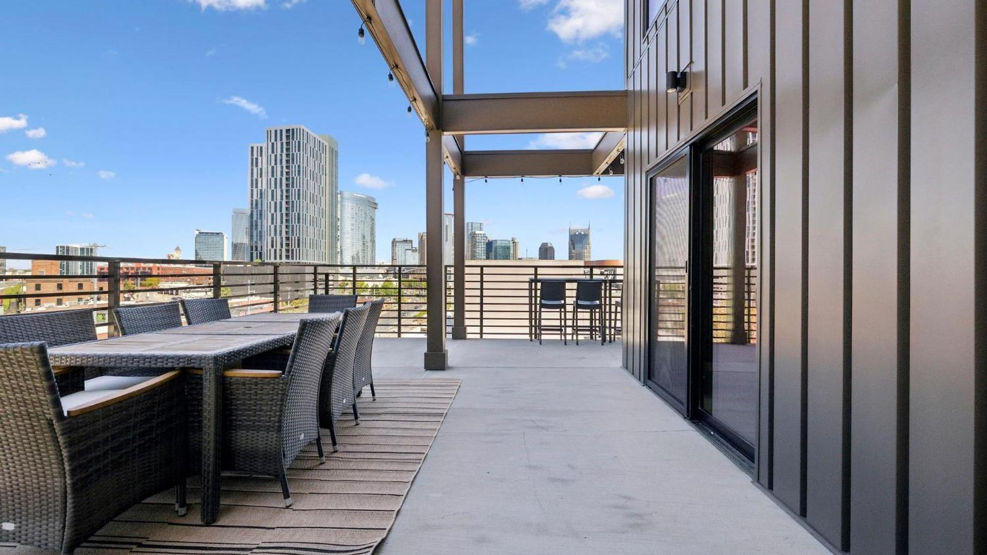 Holiday home Rhythm & Rooftop Penthouse | Skyline Views | Pool *
