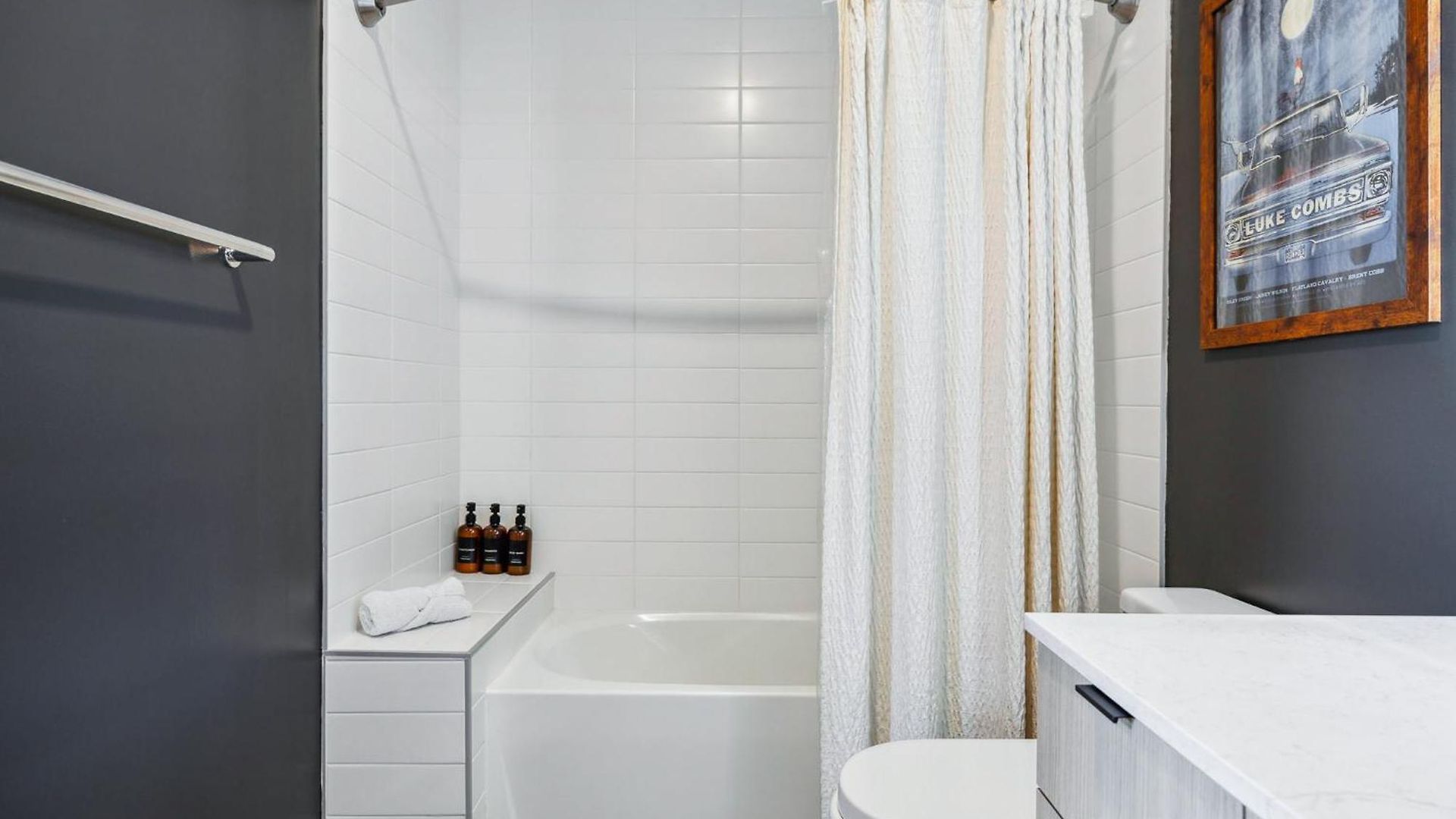Rhythm & Rooftop Penthouse | Skyline Views | Pool Holiday home Nashville