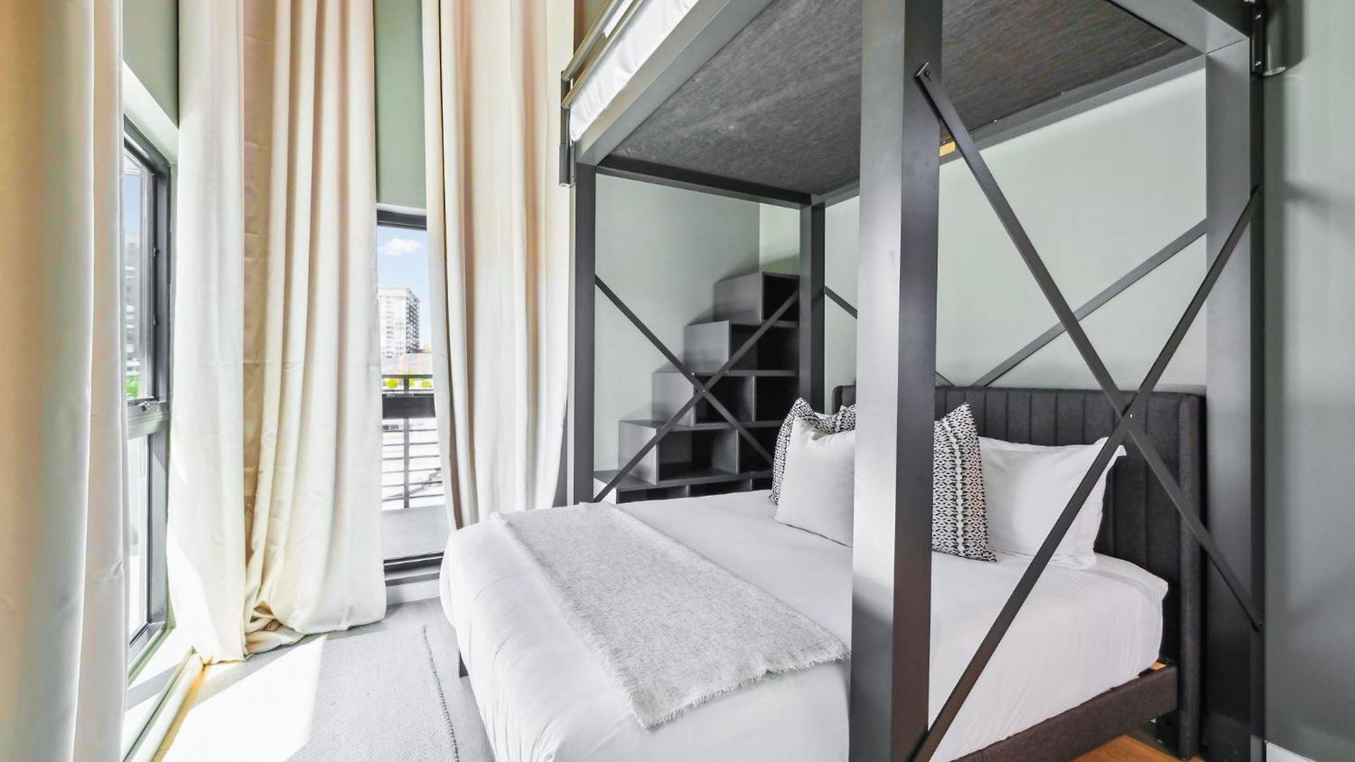 Rhythm & Rooftop Penthouse | Skyline Views | Pool * Nashville