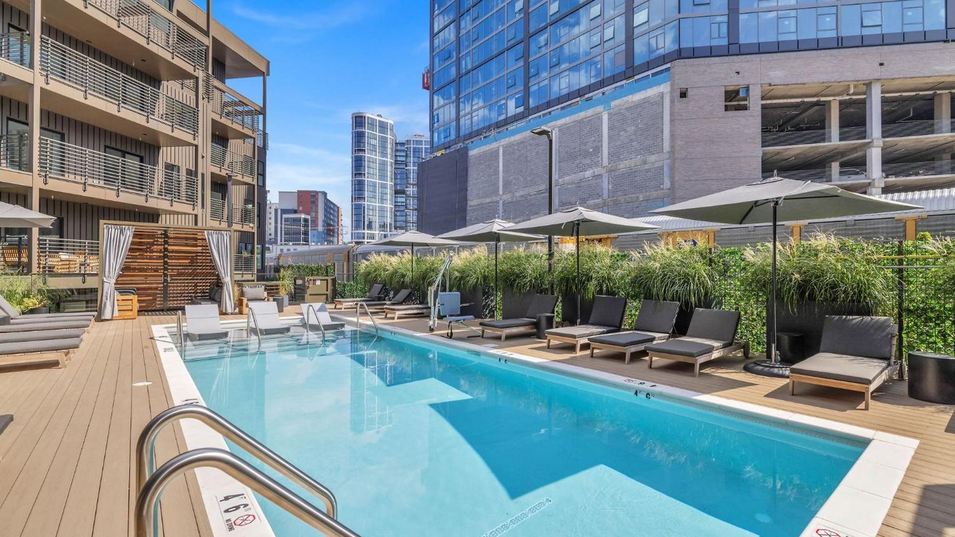 Rhythm & Rooftop Penthouse | Skyline Views | Pool Holiday home Nashville