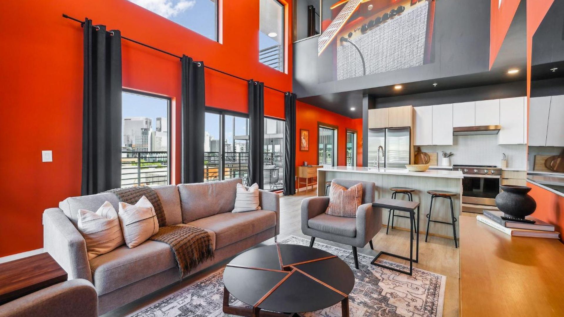 Rhythm & Rooftop Penthouse | Skyline Views | Pool *