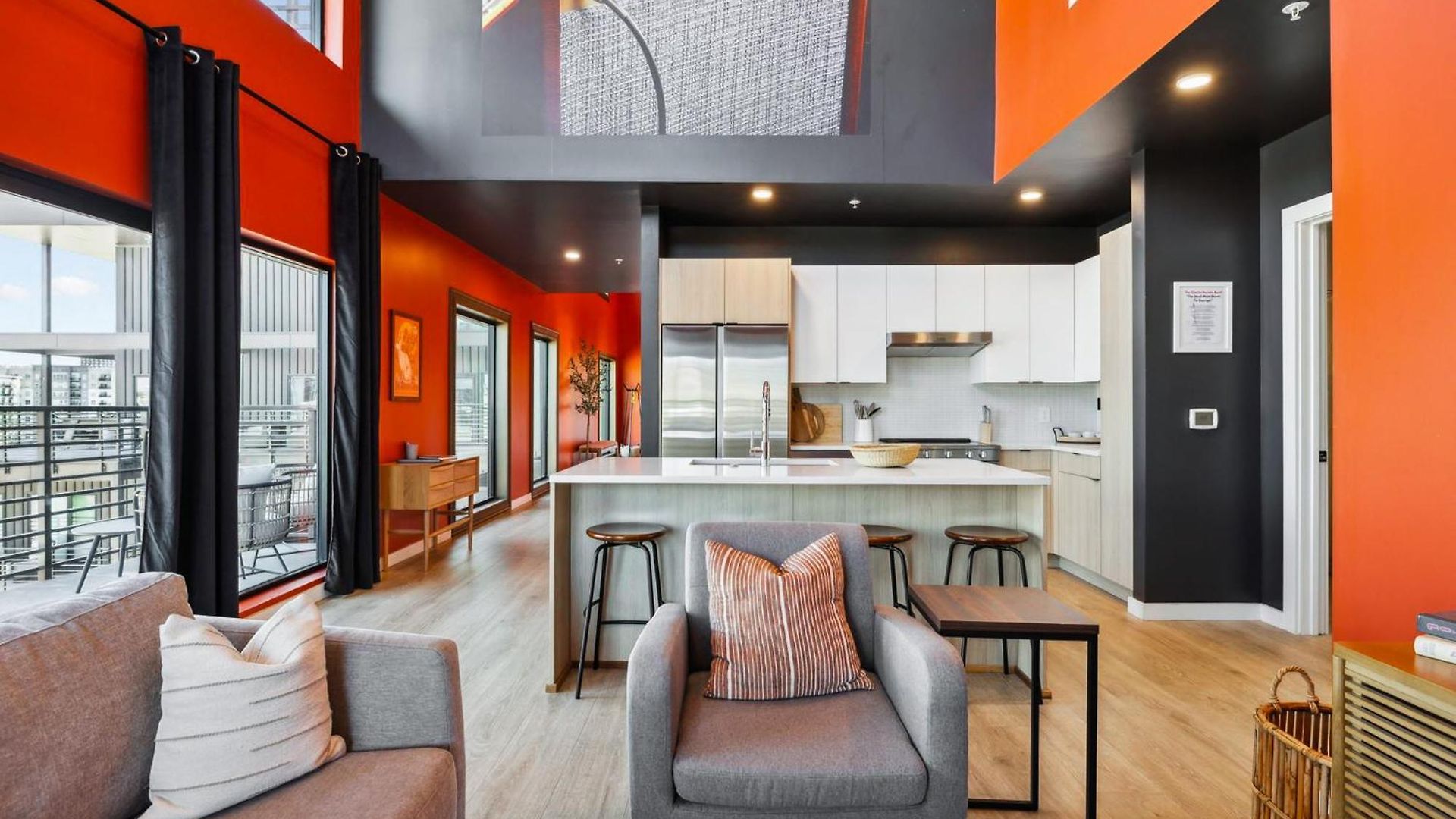 Rhythm & Rooftop Penthouse | Skyline Views | Pool