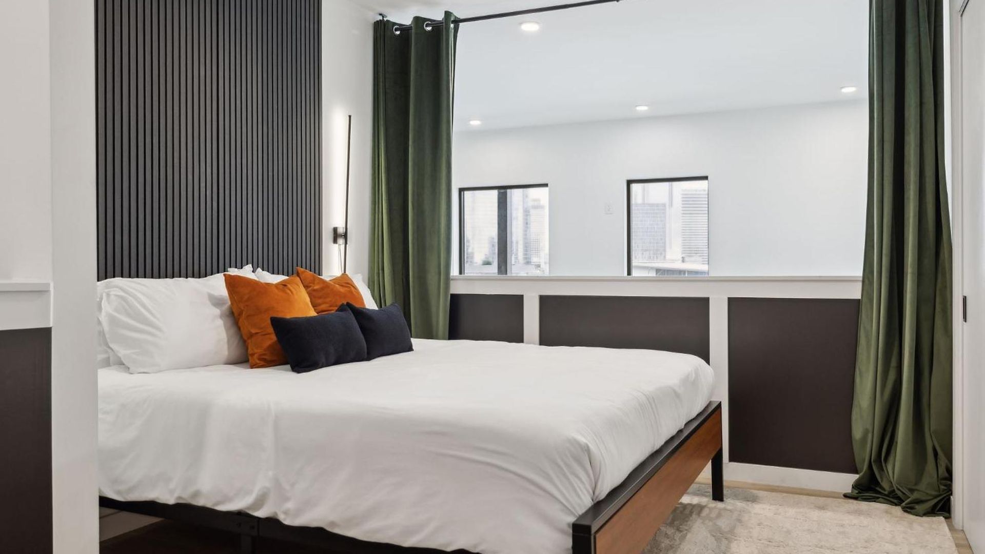 Beverly Nash Downtown, Incredible Skyline Views, Walk To Broadway! Holiday home Nashville