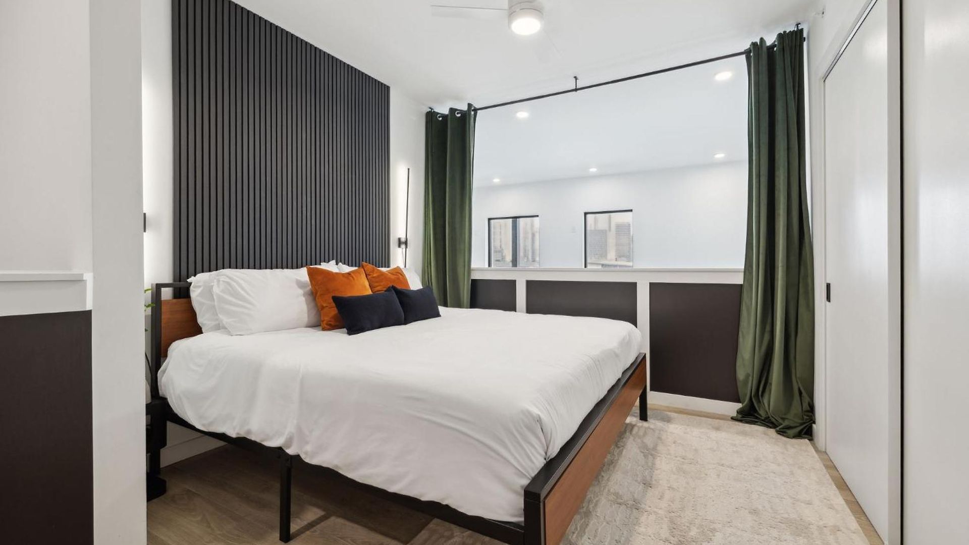 Beverly Nash Downtown, Incredible Skyline Views, Walk To Broadway! * Nashville