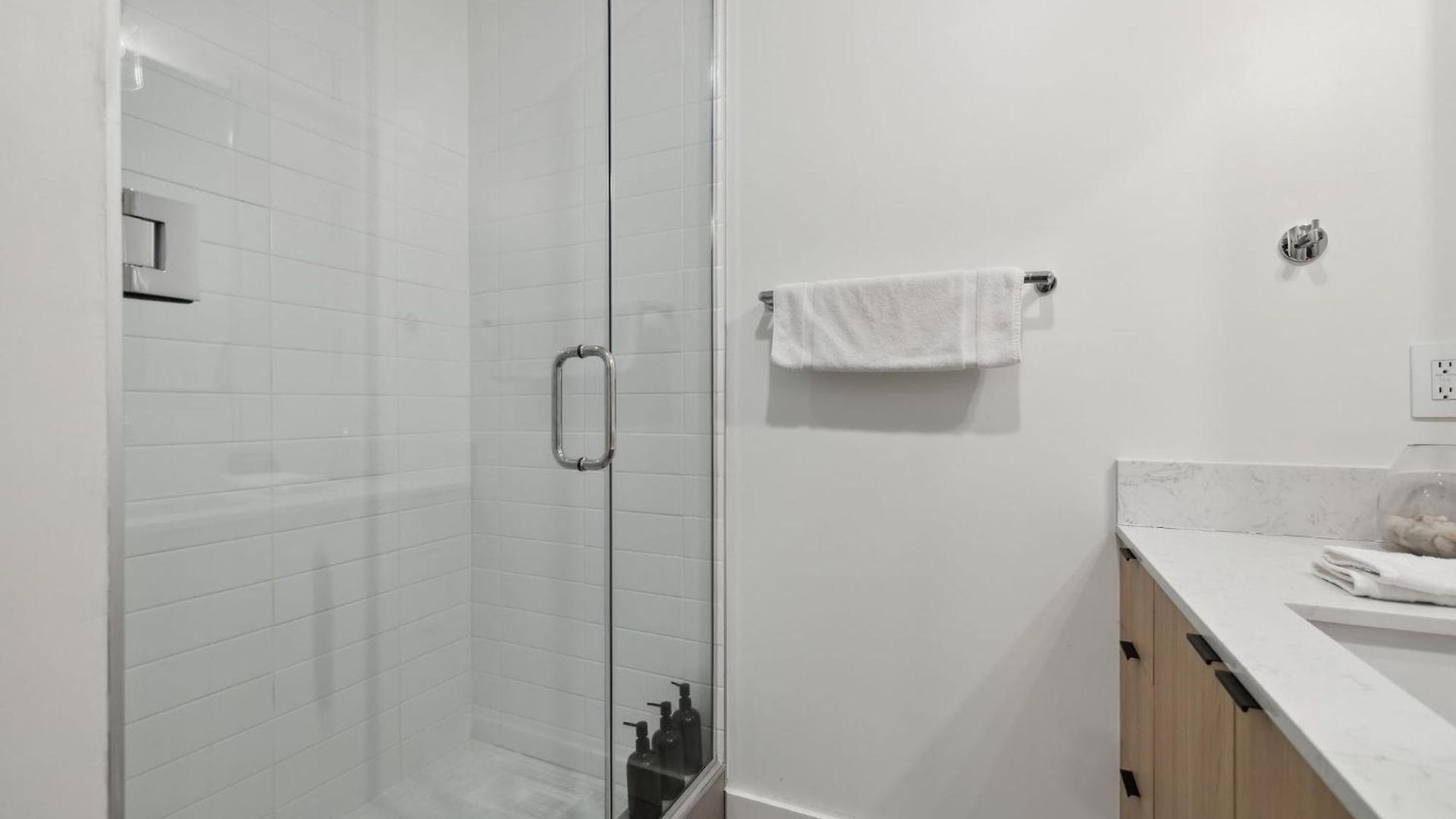 Beverly Nash Downtown, Incredible Skyline Views, Walk To Broadway! Holiday home