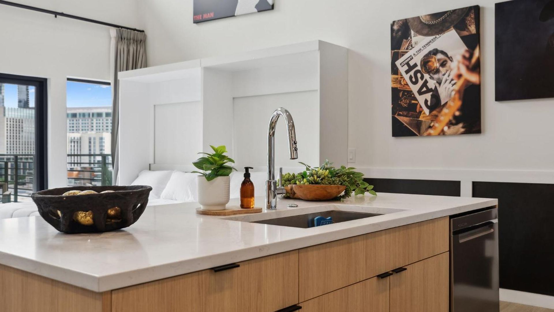 Holiday home Beverly Nash Downtown, Incredible Skyline Views, Walk To Broadway!