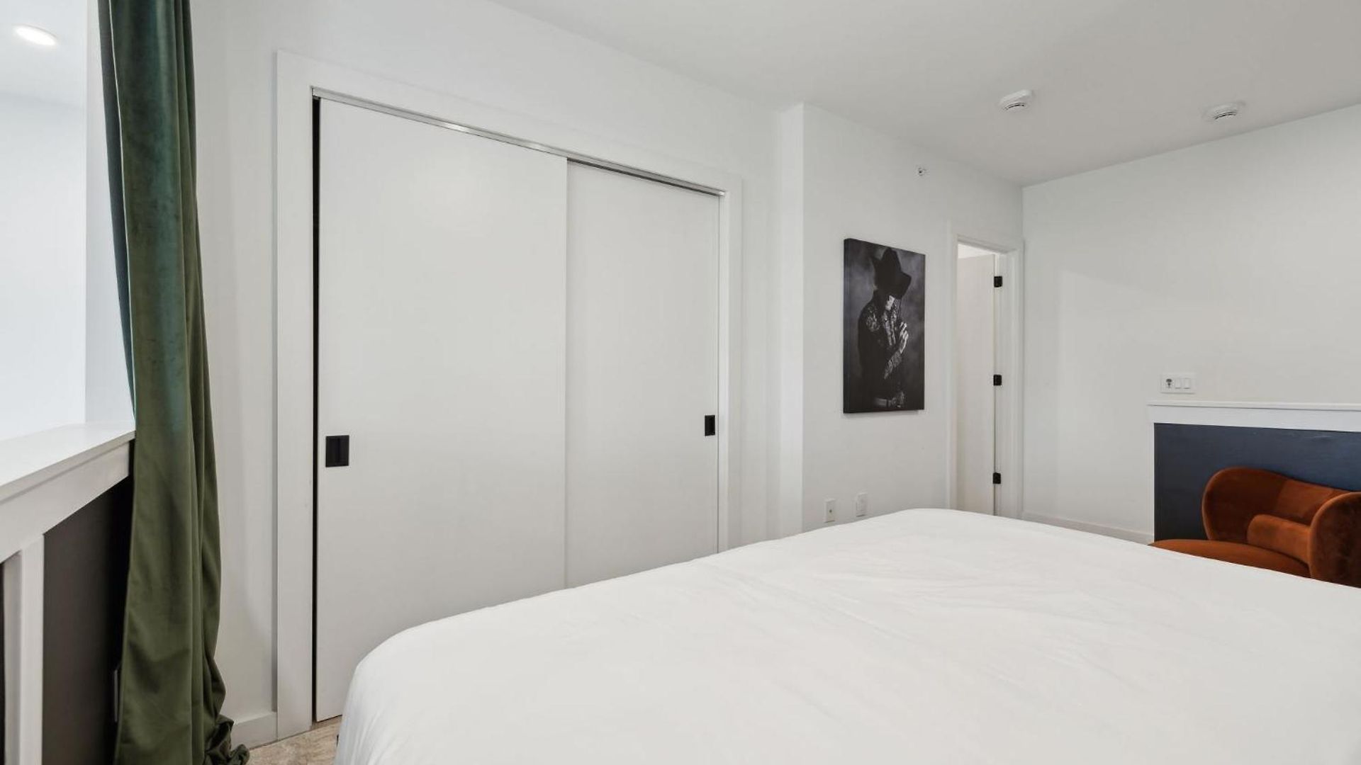 Beverly Nash Downtown, Incredible Skyline Views, Walk To Broadway! *