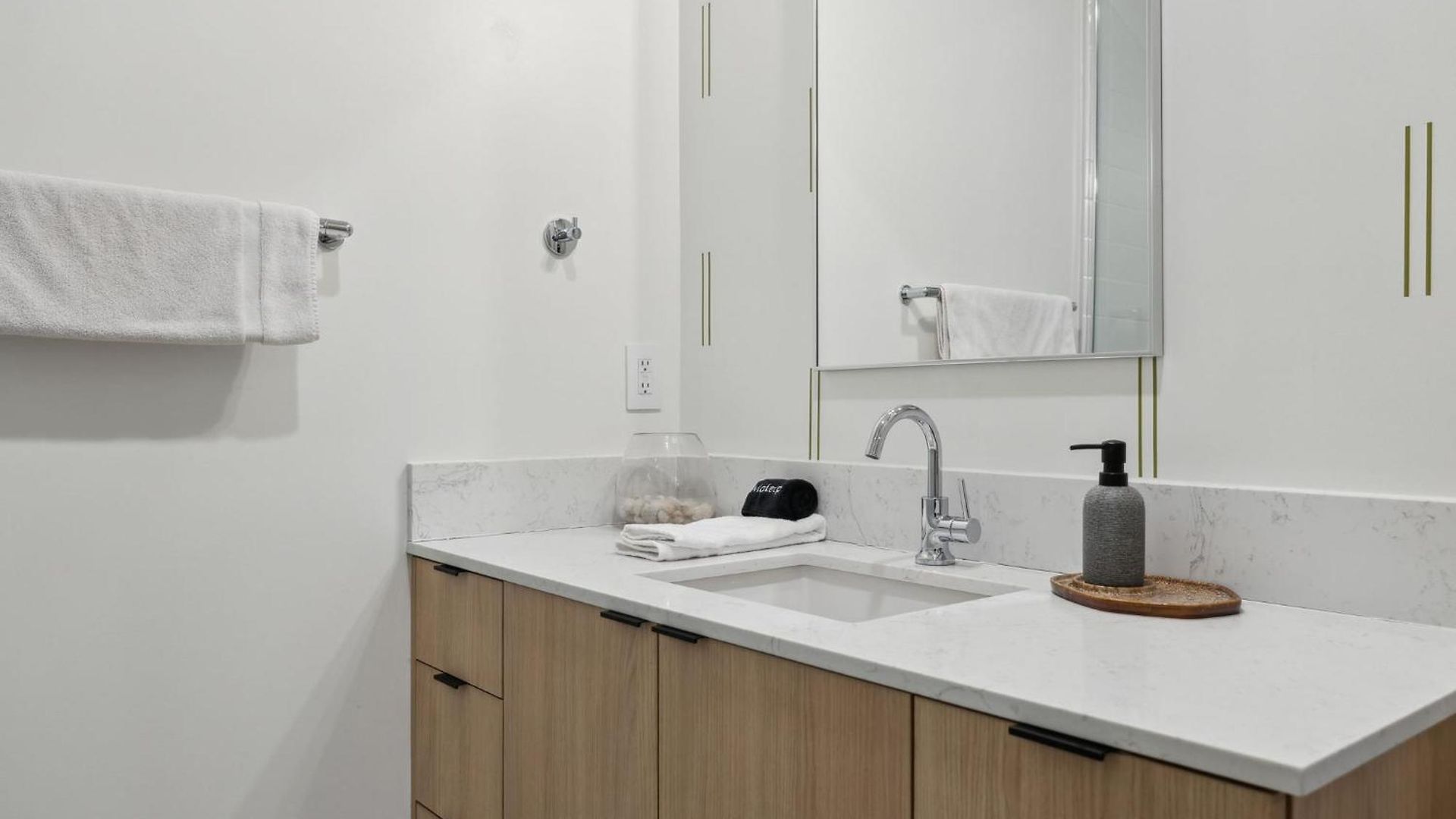 Beverly Nash Downtown, Incredible Skyline Views, Walk To Broadway! Nashville