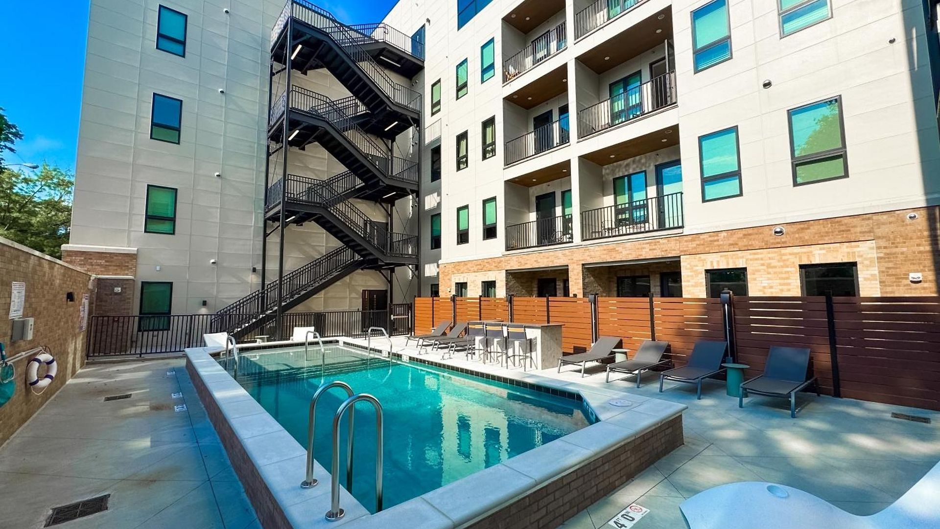 The Smokeshow On Music Row Near Broadway In Downtown Nashville- Pool, Gym, Patio Nashville