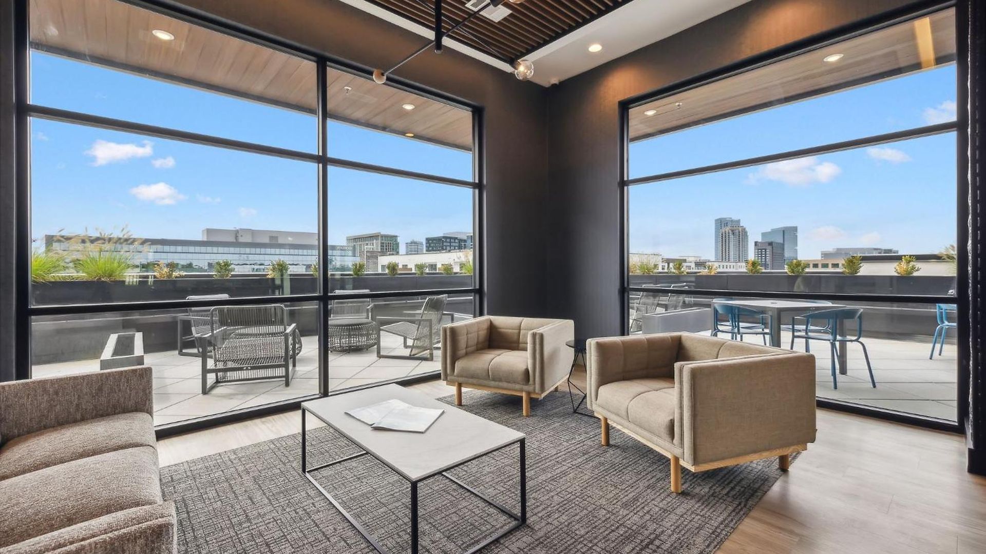 The Smokeshow On Music Row Near Broadway In Downtown Nashville- Pool, Gym, Patio Holiday home *