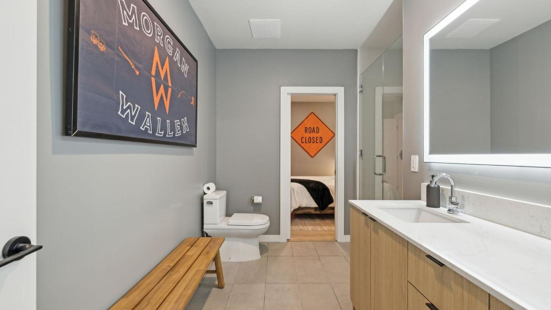 Walk To Broadway From Whiskey Glasses, Bach Party Approved With Pool And Gym *