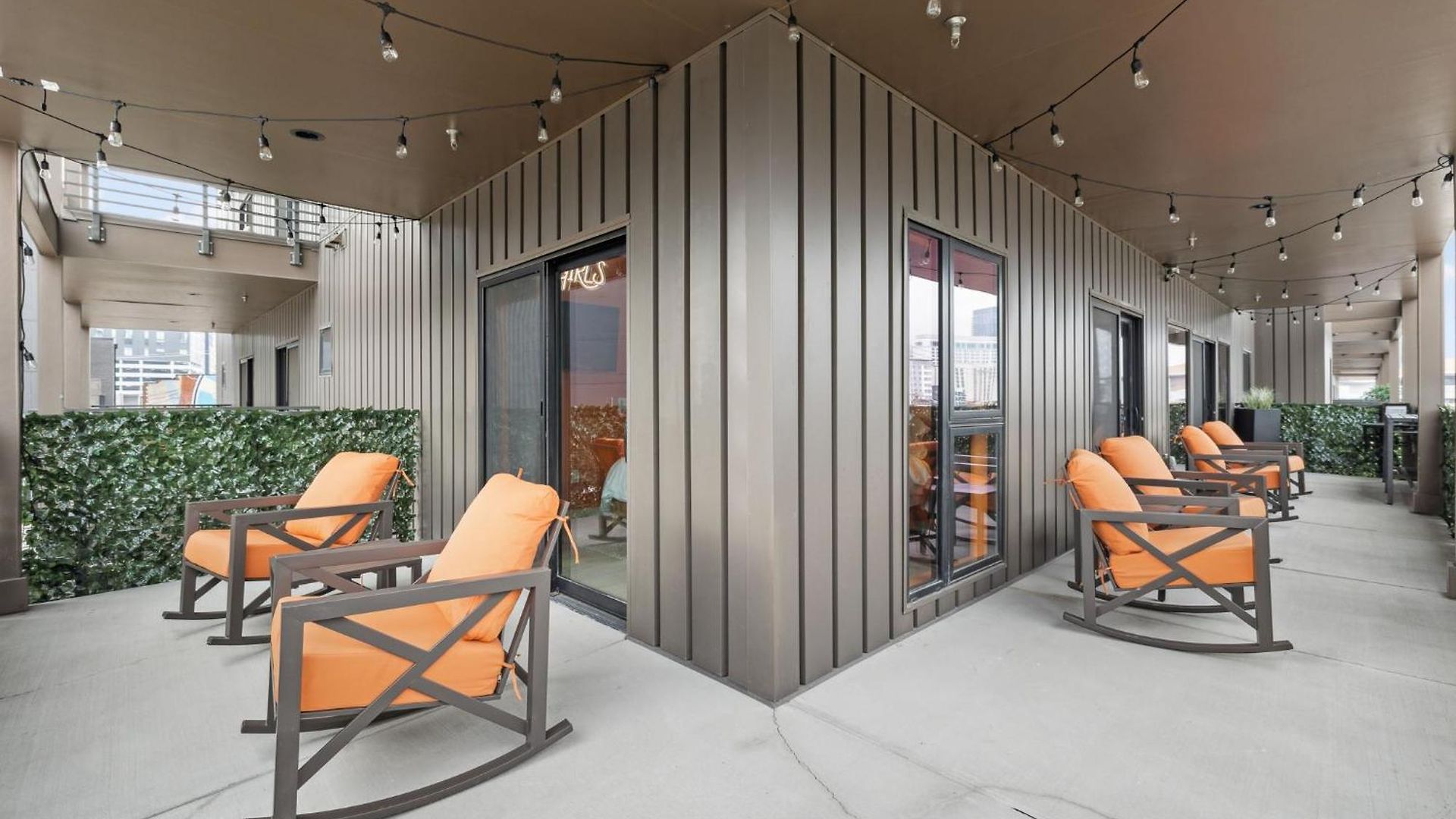 Apartment Walk To Broadway From Whiskey Glasses, Bach Party Approved With Pool And Gym *