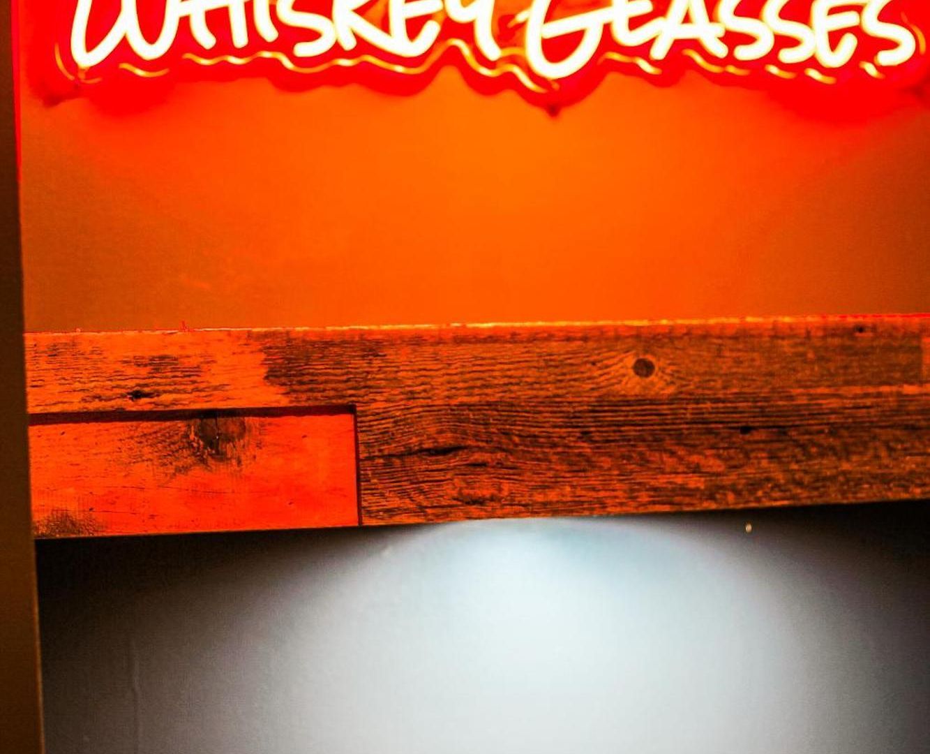 Apartment Walk To Broadway From Whiskey Glasses, Bach Party Approved With Pool And Gym Nashville