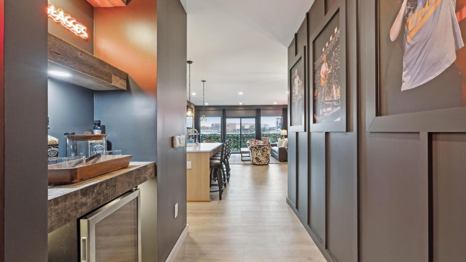 Walk To Broadway From Whiskey Glasses, Bach Party Approved With Pool And Gym Apartment *