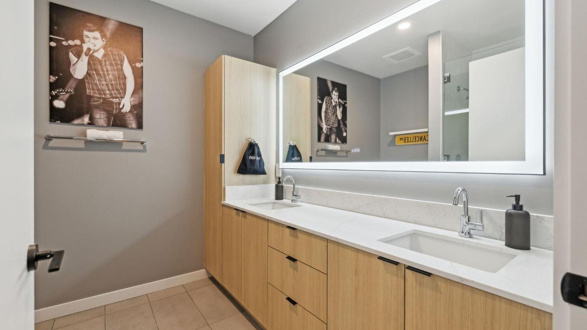 Walk To Broadway From Whiskey Glasses, Bach Party Approved With Pool And Gym Nashville