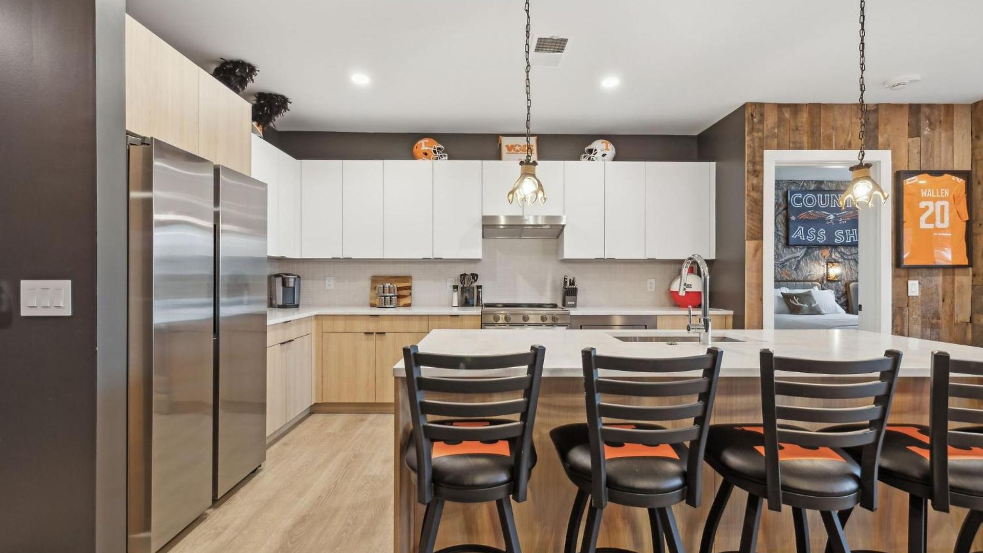 Apartment Walk To Broadway From Whiskey Glasses, Bach Party Approved With Pool And Gym *