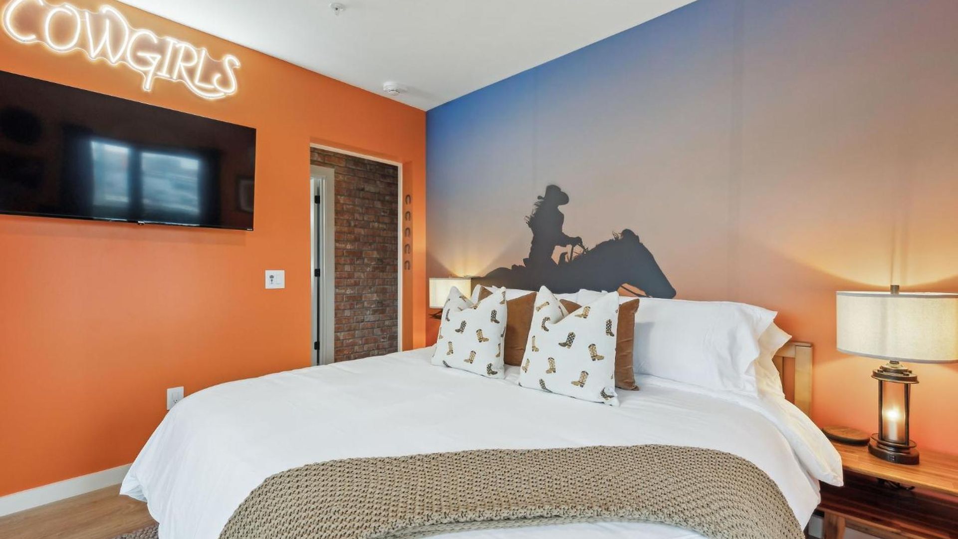 Apartment Walk To Broadway From Whiskey Glasses, Bach Party Approved With Pool And Gym Nashville
