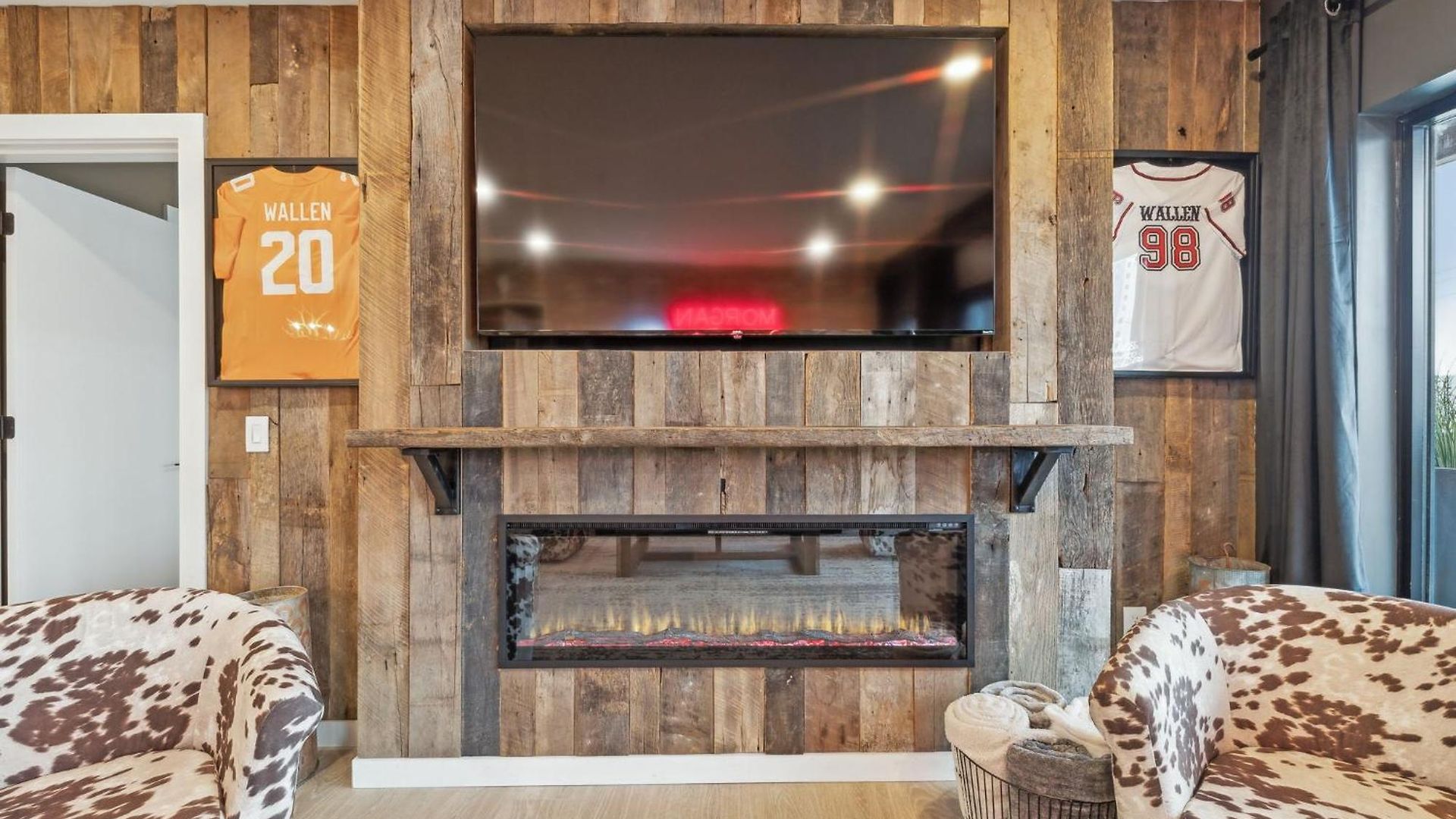 Apartment Walk To Broadway From Whiskey Glasses, Bach Party Approved With Pool And Gym