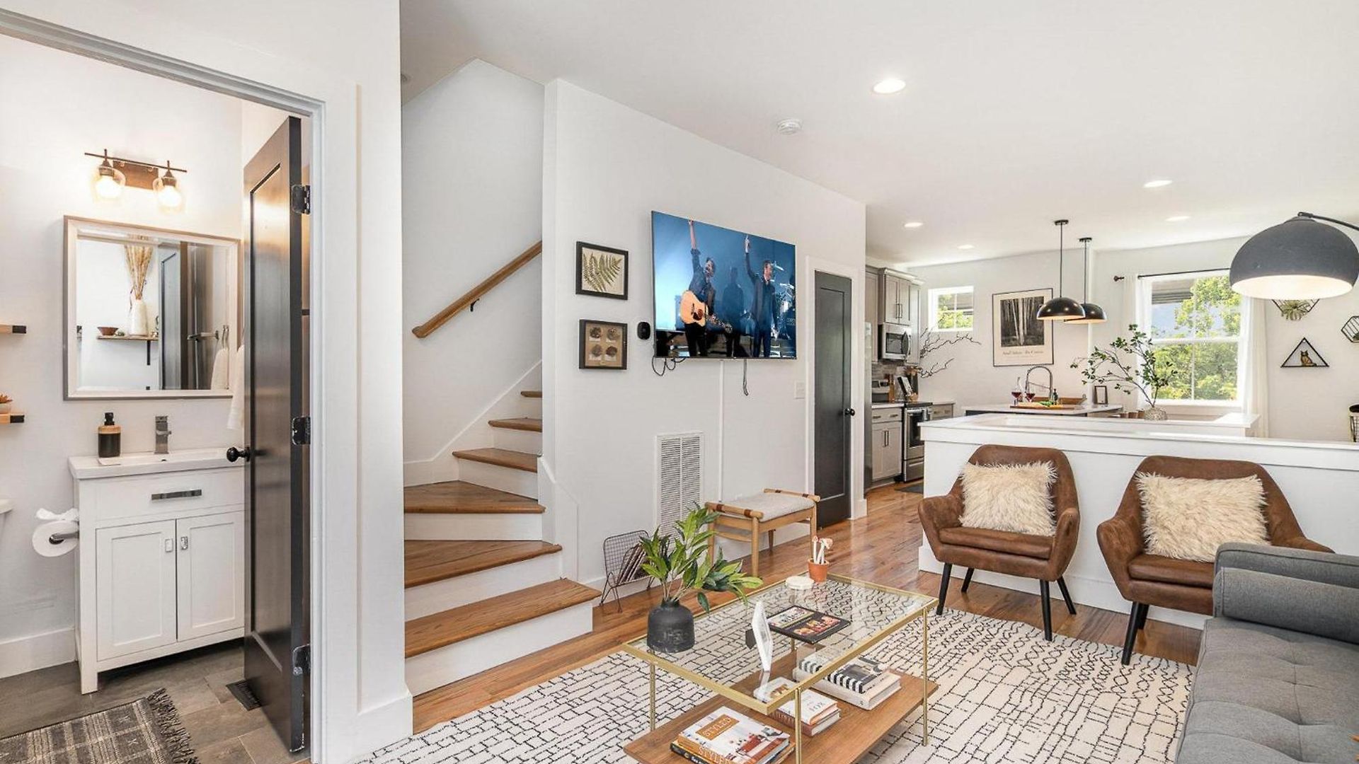 Stone Fox - In The Nations - Mins To Broadway Holiday home *
