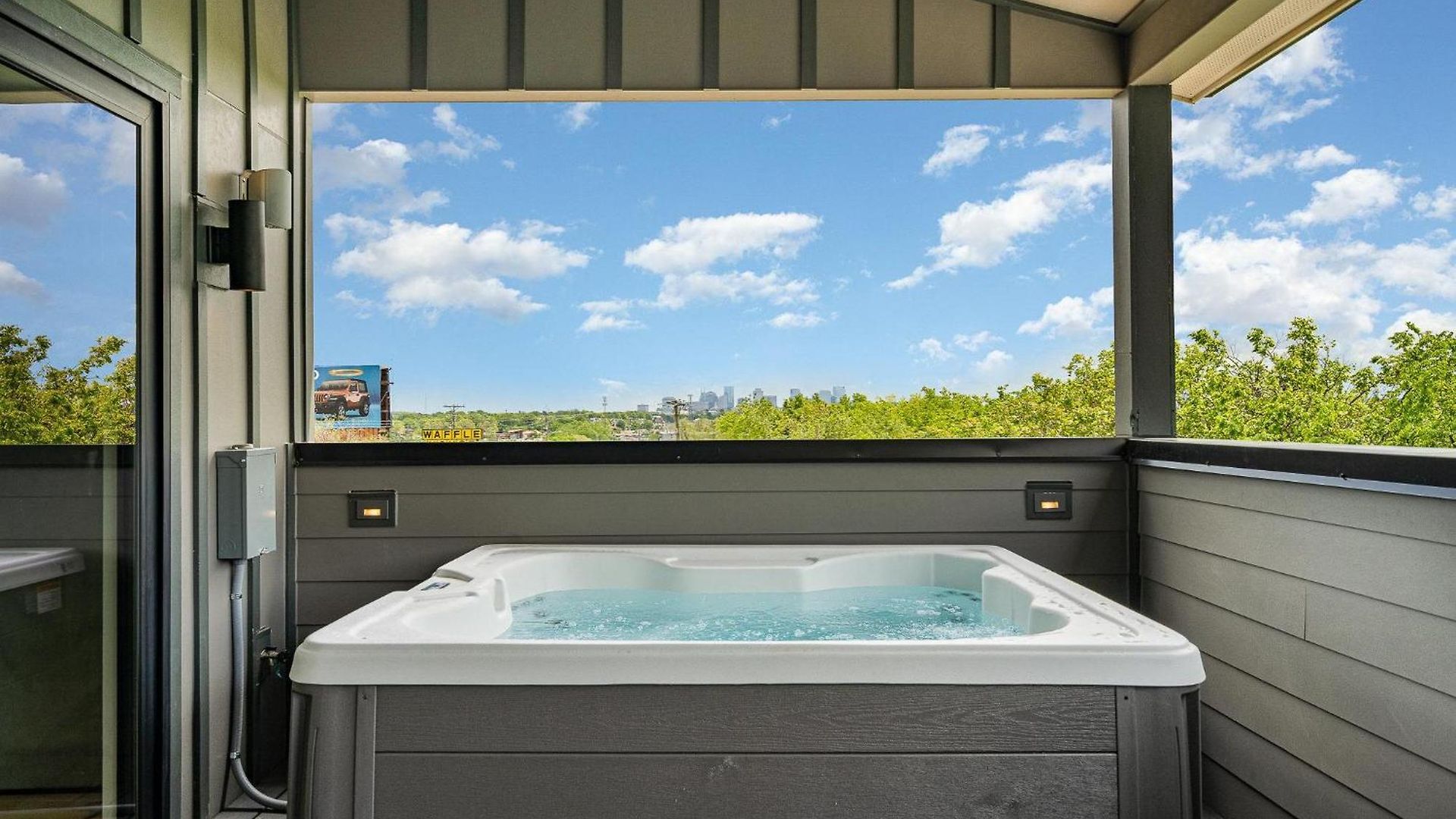 Holiday home Songbird Social - Hot Tub & Grill - Near Broadway