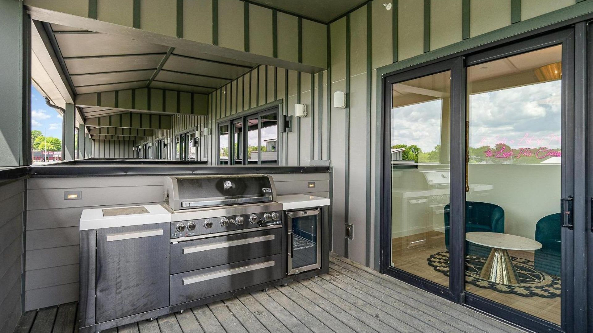Songbird Social - Hot Tub & Grill - Near Broadway Holiday home