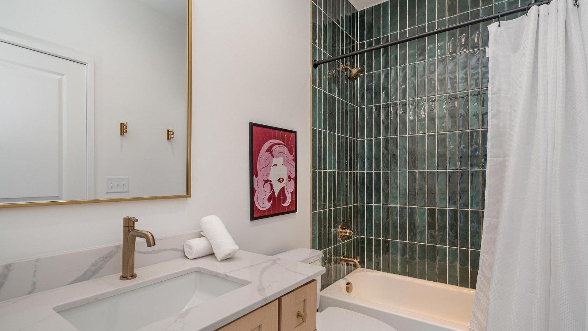 Songbird Social - Hot Tub & Grill - Near Broadway Holiday home *