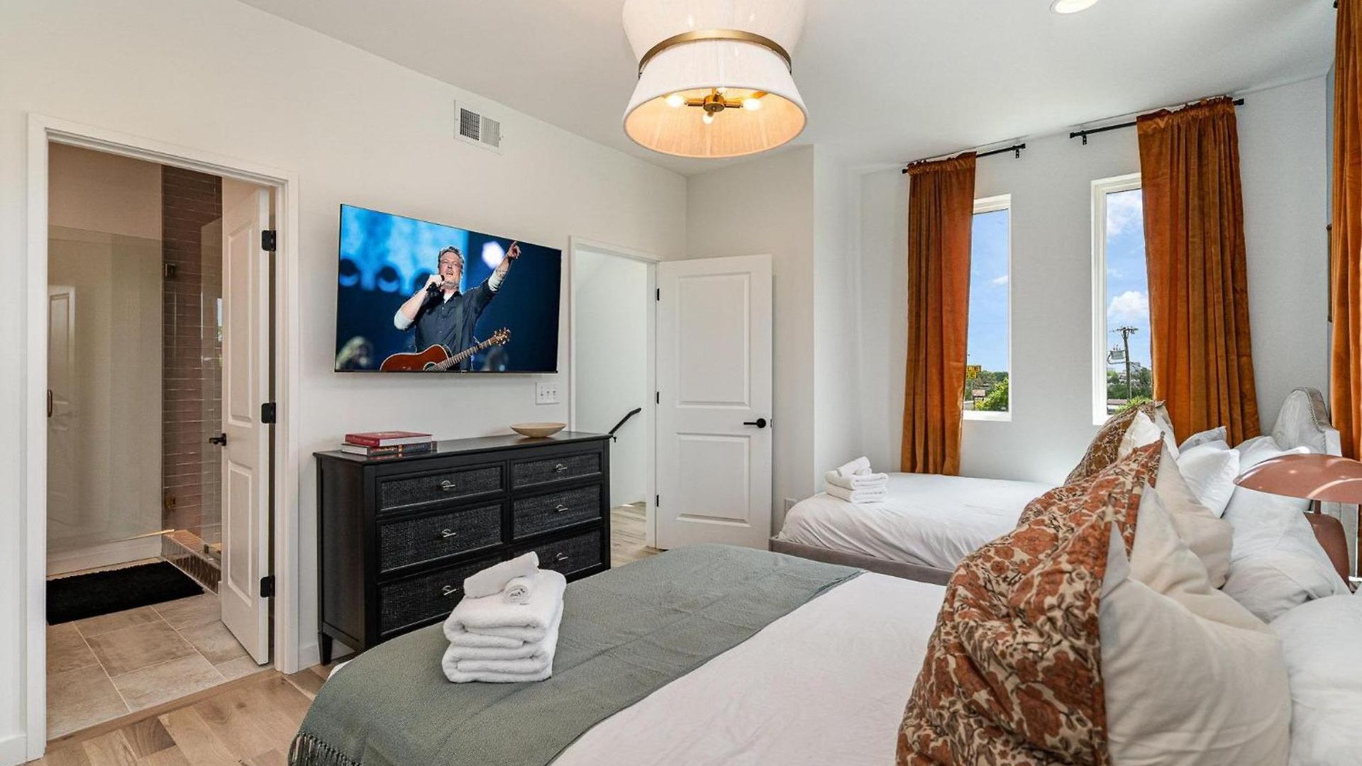 Holiday home Songbird Social - Hot Tub & Grill - Near Broadway *