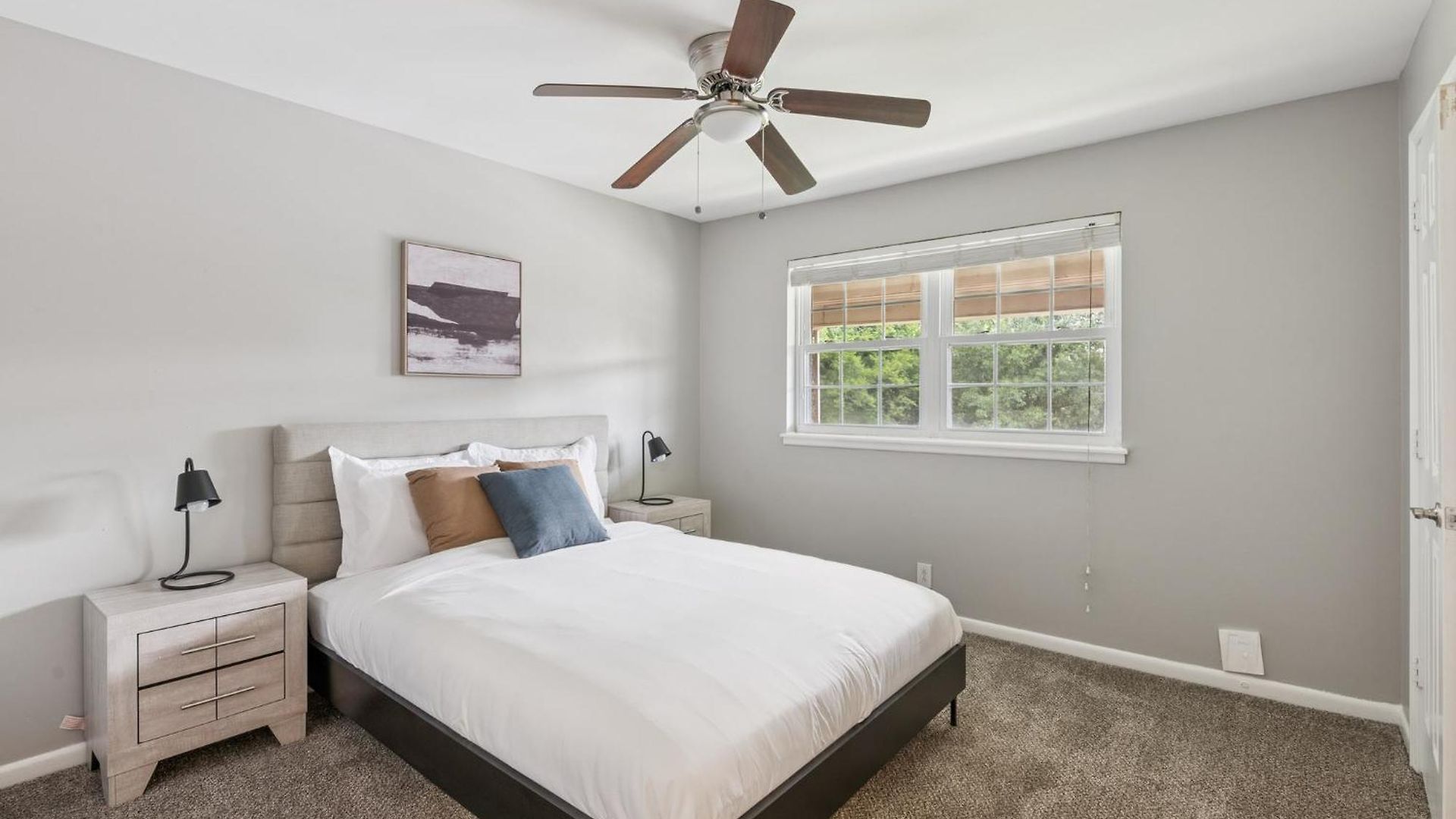 Jamestown D10 I Comfy 2 Bed 1 Bath Apartment *