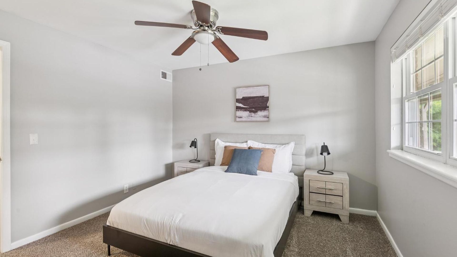 Jamestown D10 I Comfy 2 Bed 1 Bath Apartment *
