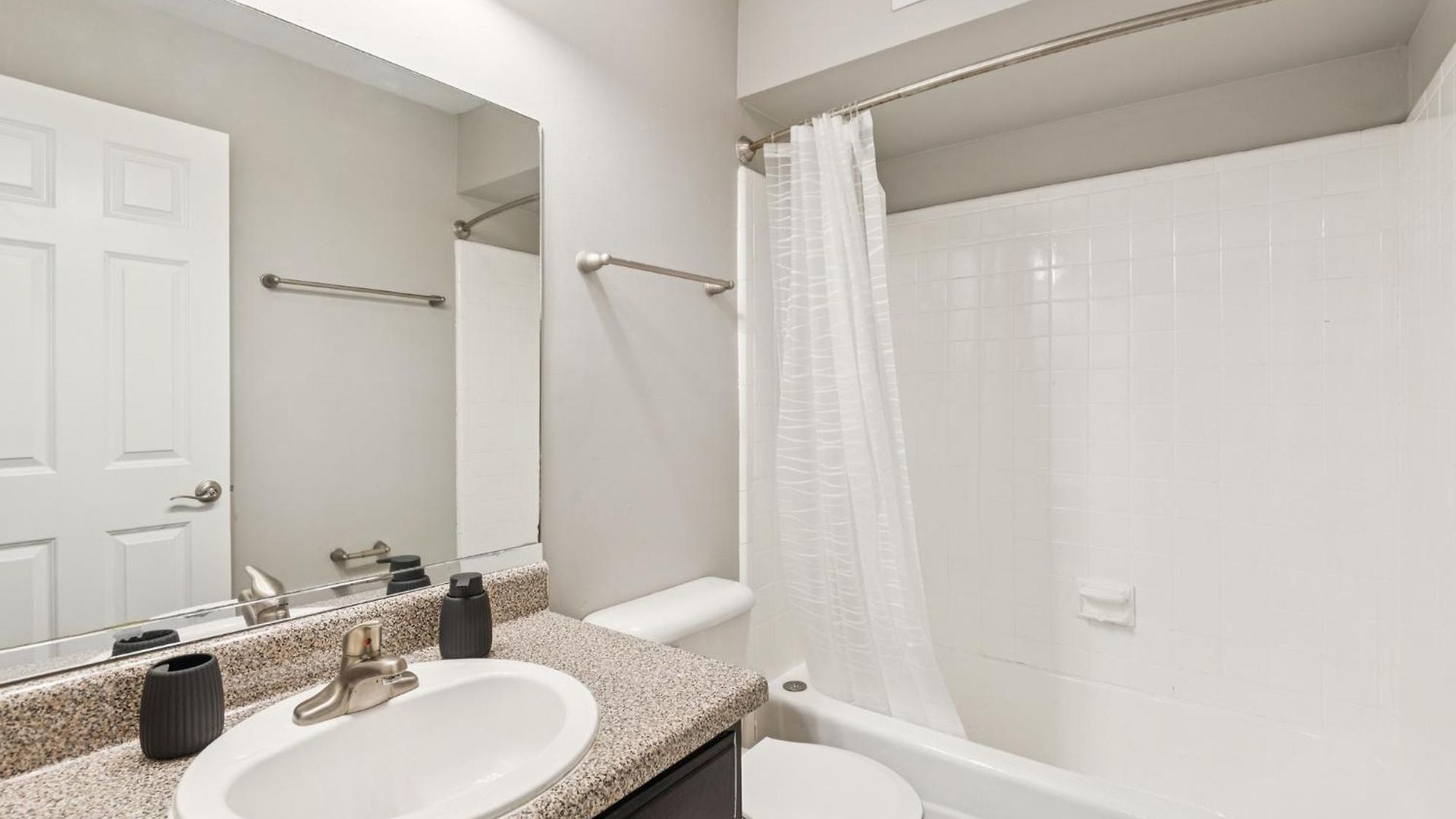 Jamestown D10 I Comfy 2 Bed 1 Bath Apartment