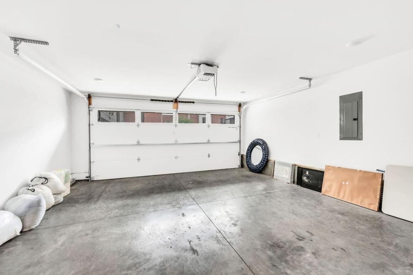 Luxury And Spacious With Private Garage And Fire Pit Holiday home *